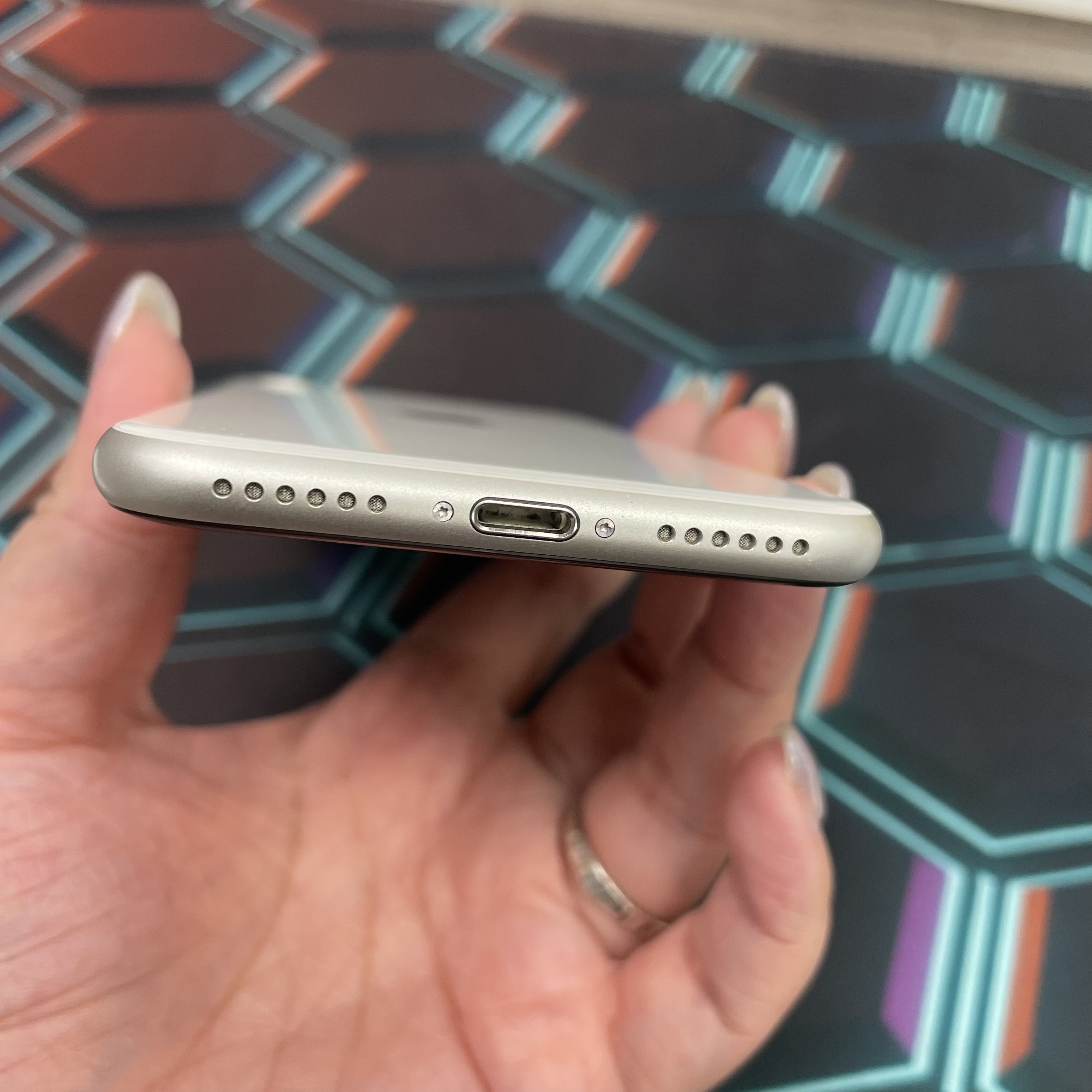 *7060 SE 2 超靚機 128GB 電91 白色 white