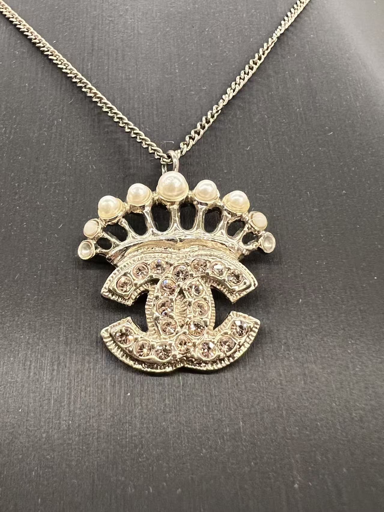 Chanel 珍珠皇冠項鍊