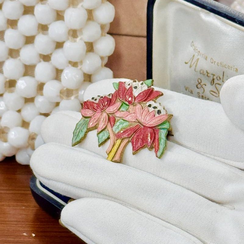 Vintage c.a. 1930 Czechoslovakian Hand Painted Floral Brooch (B009)