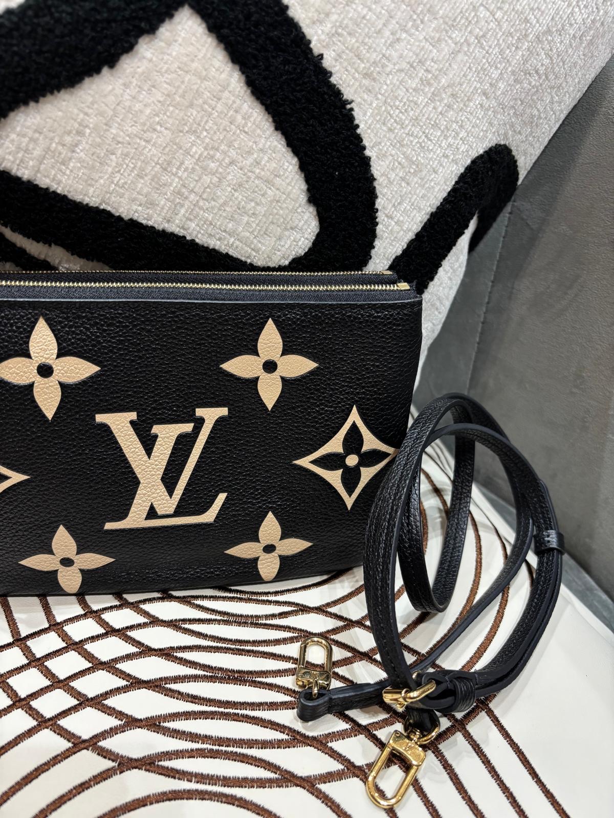 Lv Pochette Double Zipped Giant calfskin 100%Authentict,98%new✅dust bag 