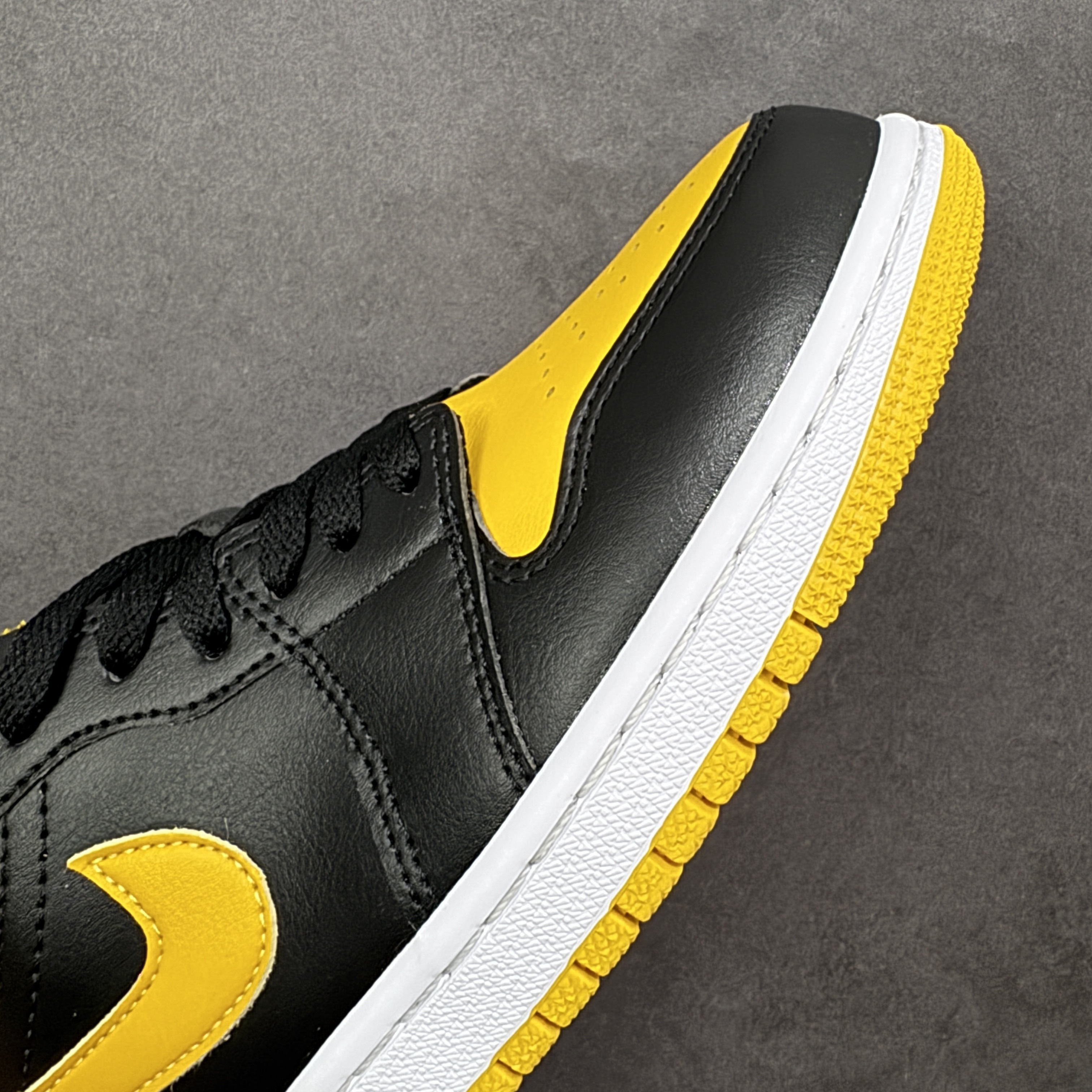 Nike Air Jordan 1 Low AJ1 553558-072