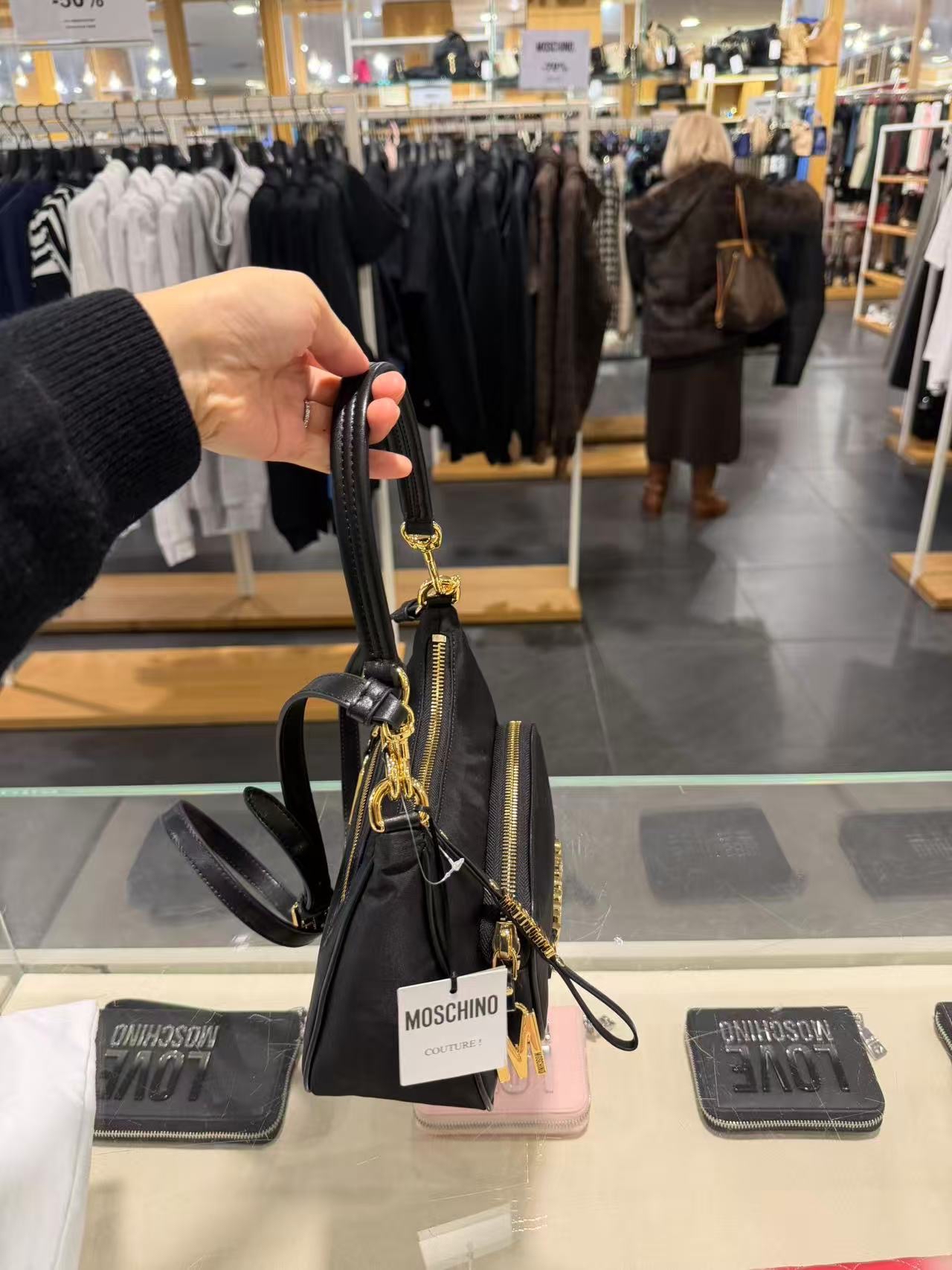 Moschino黑金尼龍質地兩用袋