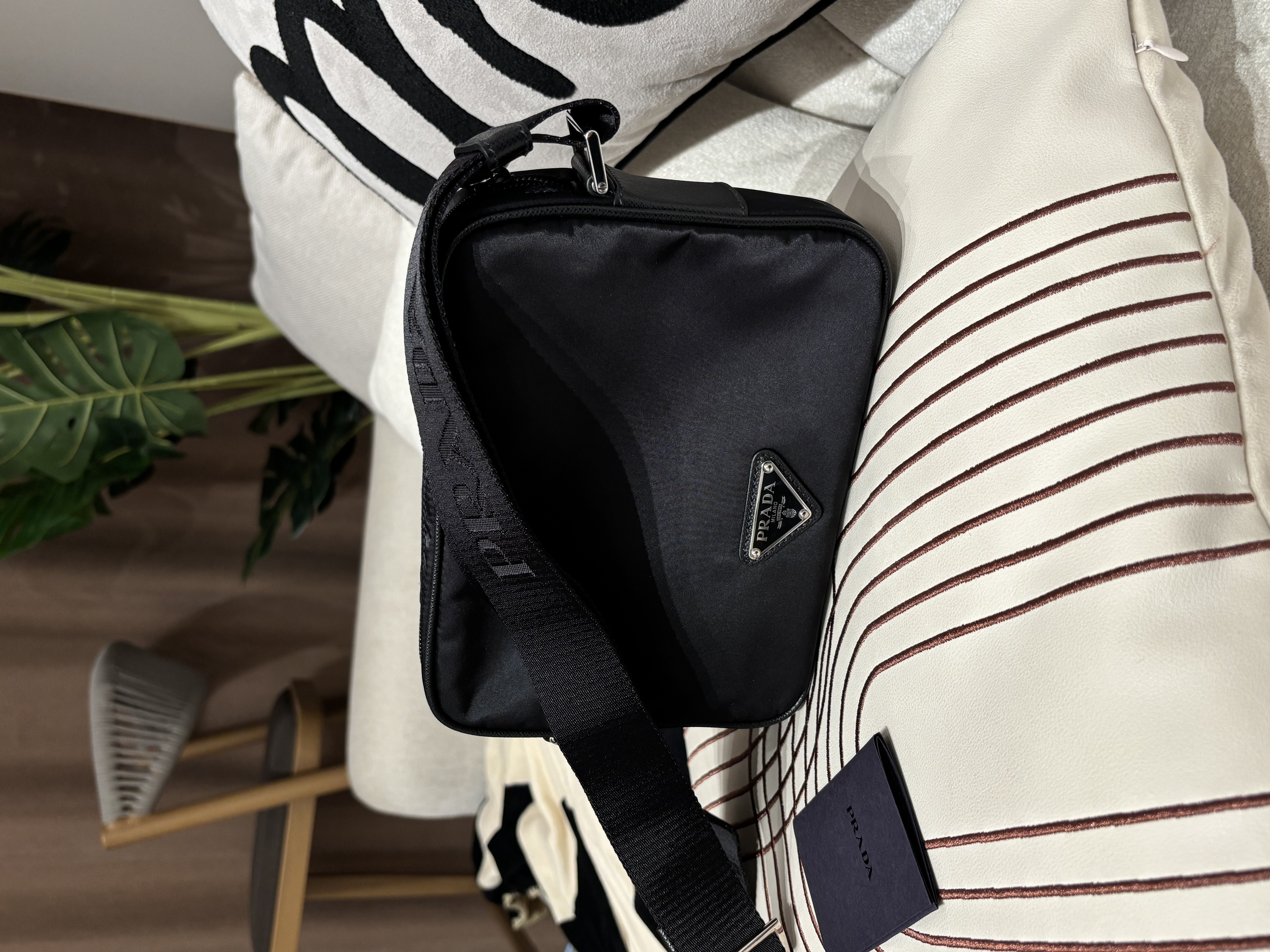 全新Prada re-nylon crossbody bag 100%Authentic ,Brand New ✅nfc,booklet✅塵袋