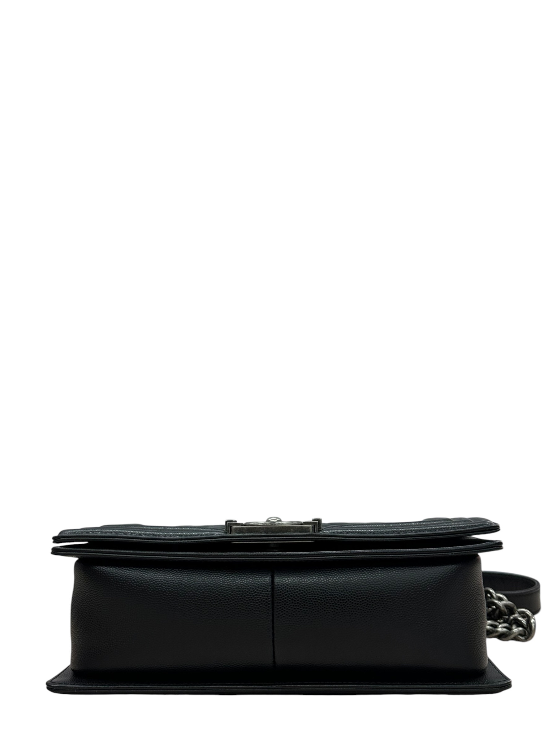 Pre-owned Chanel Boy 25 Handbag Calfskin / Product Code: 082104