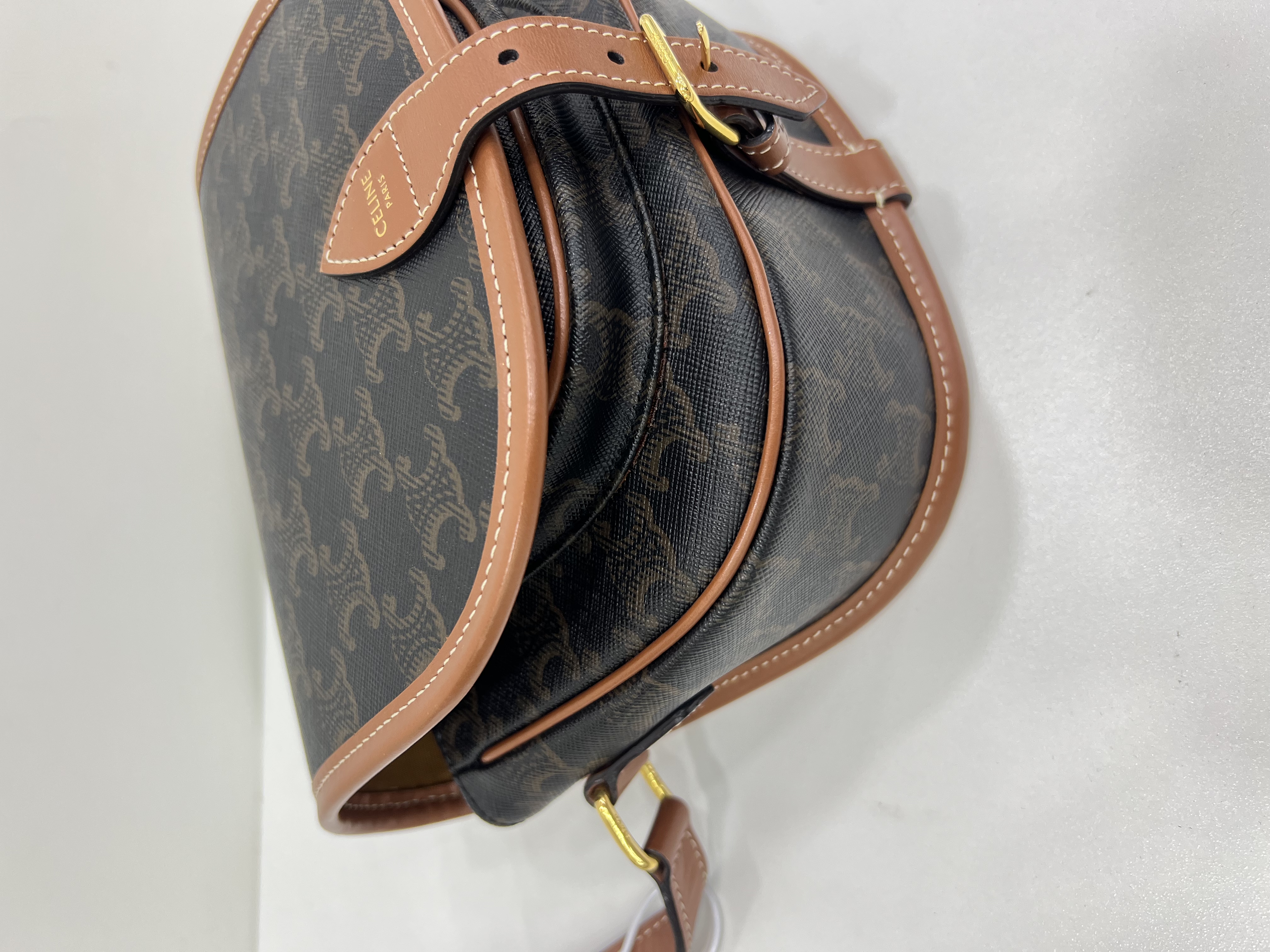 直播貨品 |  [1個-$100 2個-$300］E20