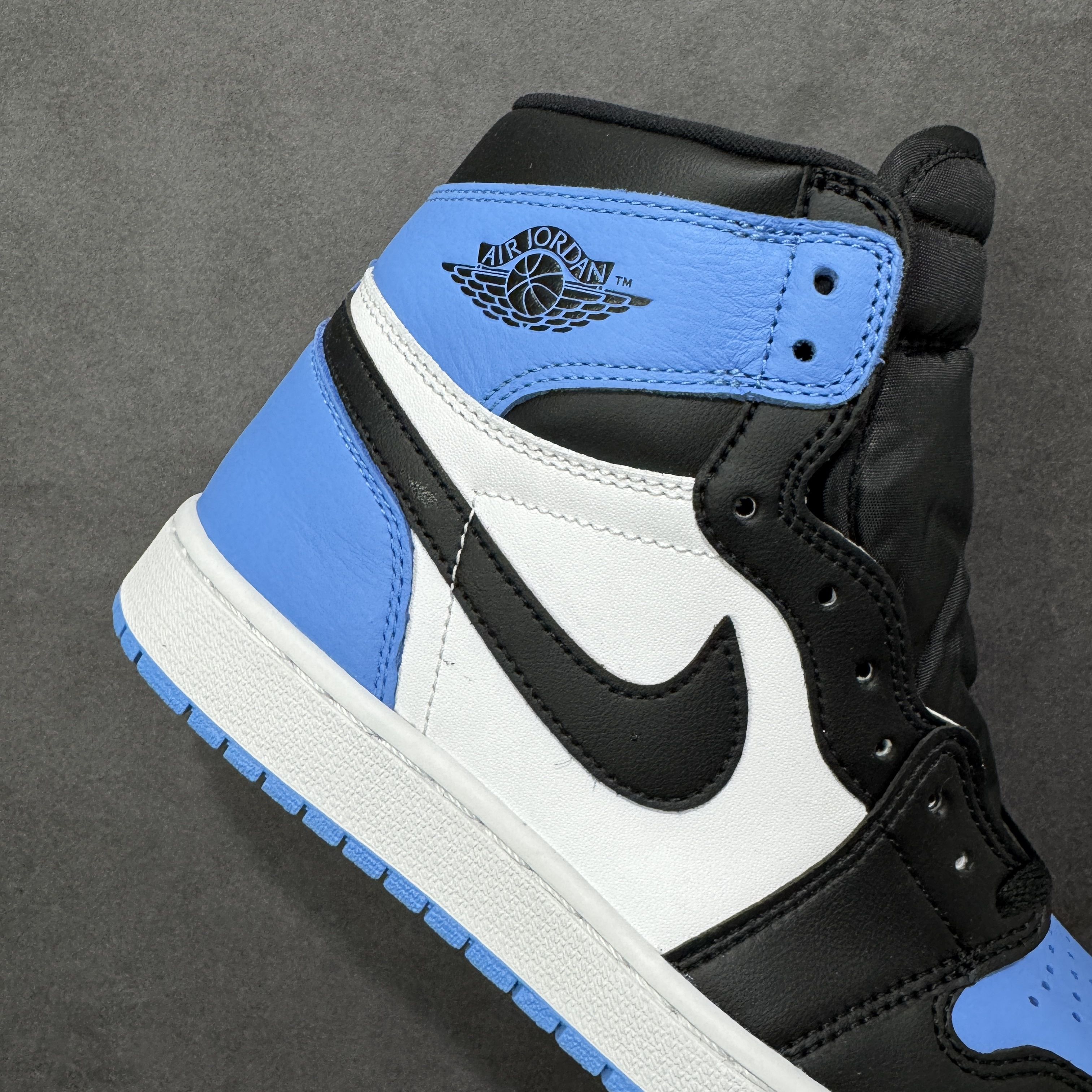 Nike Air Jordan 1 Retro High OG DZ5485-400