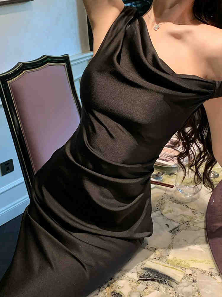 DR388斜肩缎面长裙