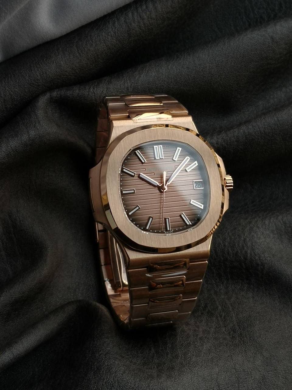 🌐百达翡丽运动优雅系列5711/1R-001腕表，红金表链表壳，深棕色渐变表盘，324一体机自动机械，40毫米。🌐