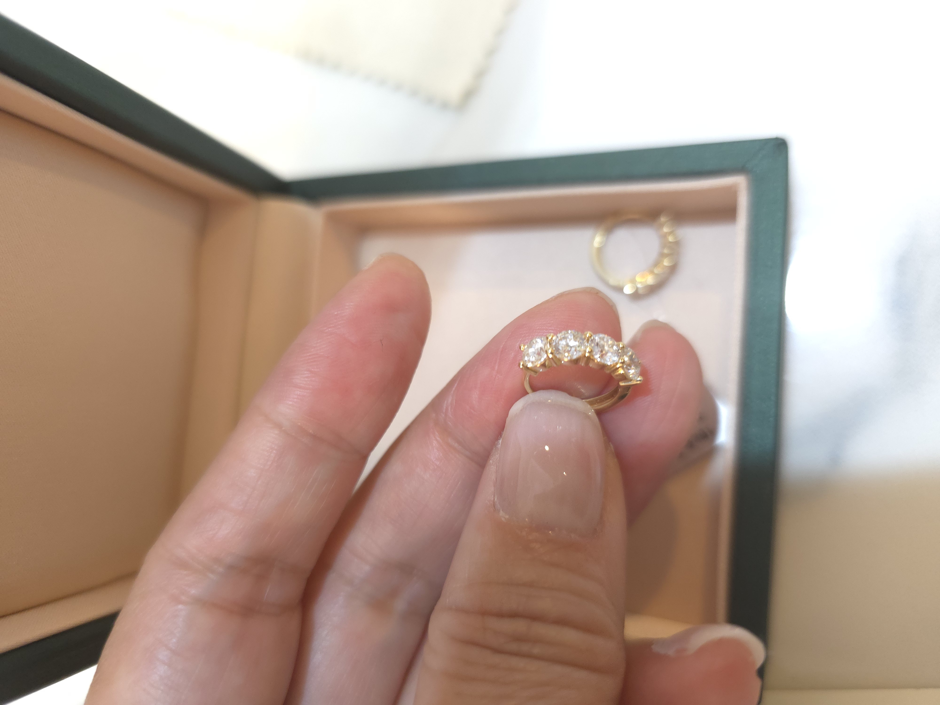 18K 培育鑽石耳圈 D1.668/8 G2.087