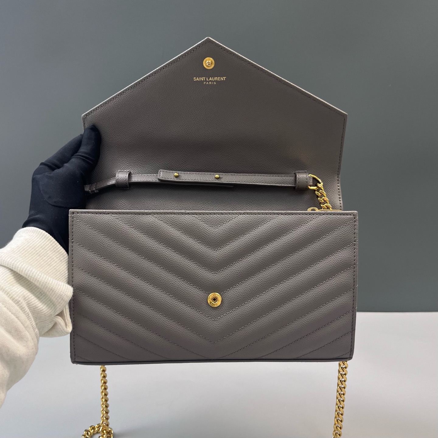 【預訂貨品】YSL大象灰魚子醬皮信封包