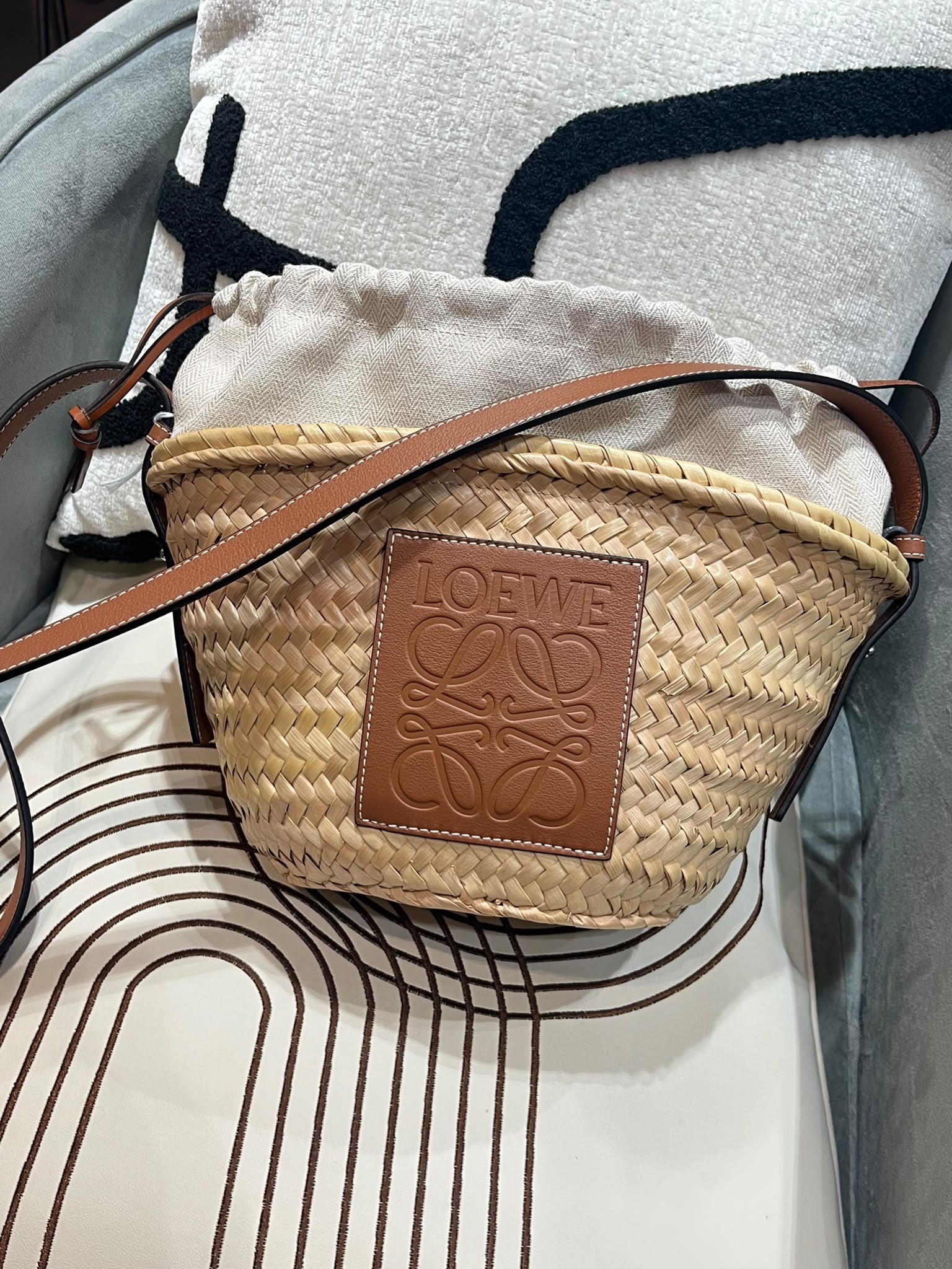 Loewe RAFFIA shoulder bag 斜孭袋 100%Authentic ,98%new ✅dust bag 