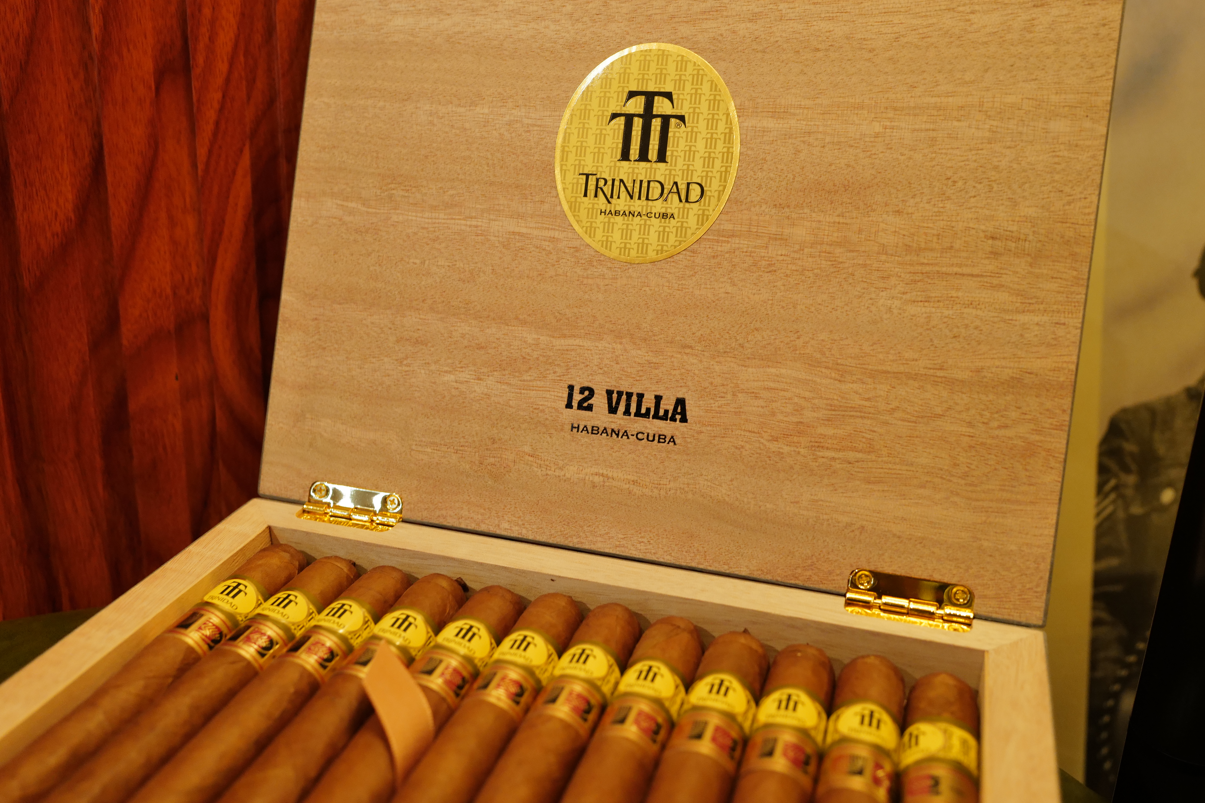 Trinidad Villa Especialista en Habanos y La Casa del Habano Exclusivo (千里達 別墅)