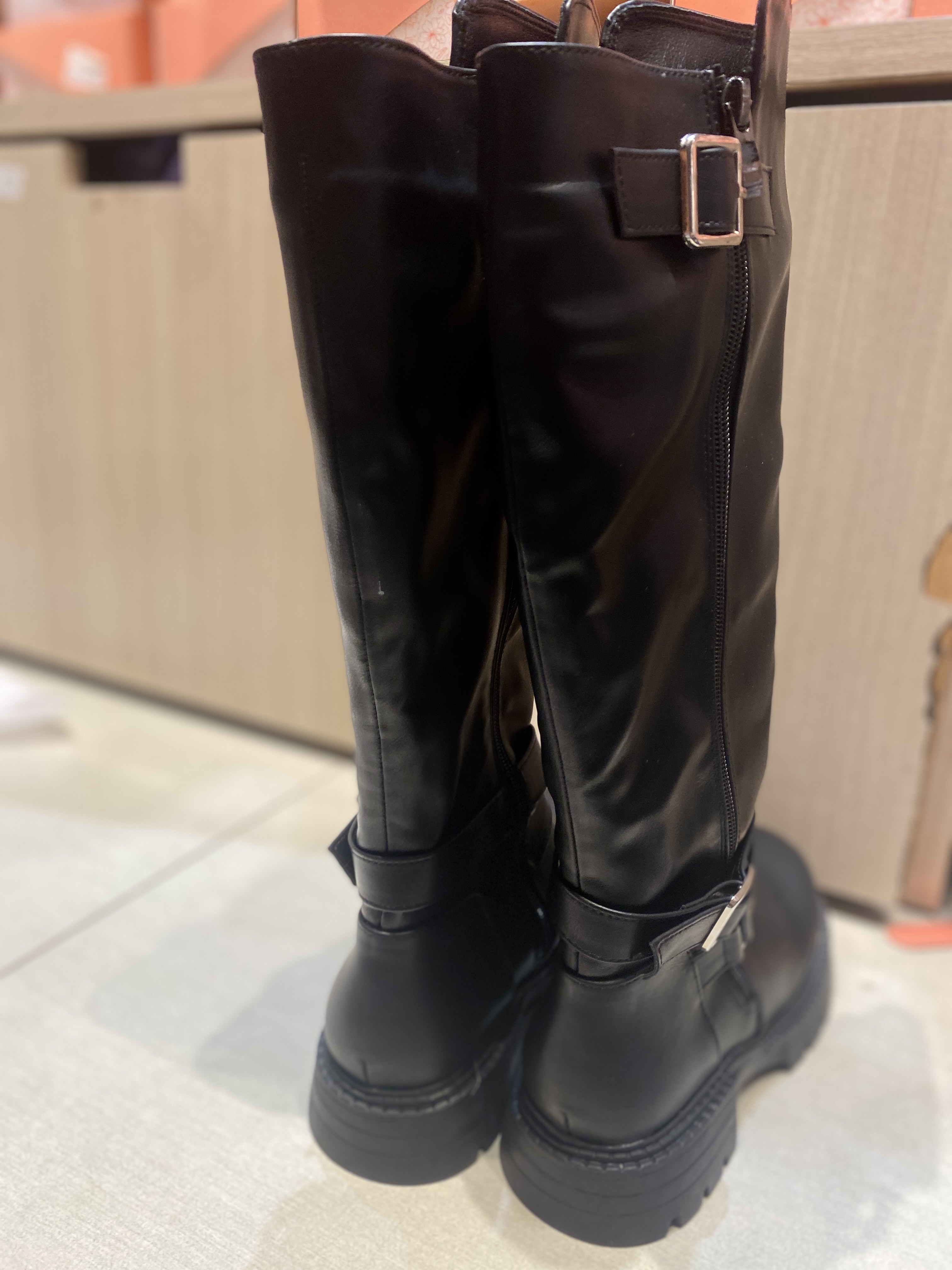 黑色直筒雙扣長靴