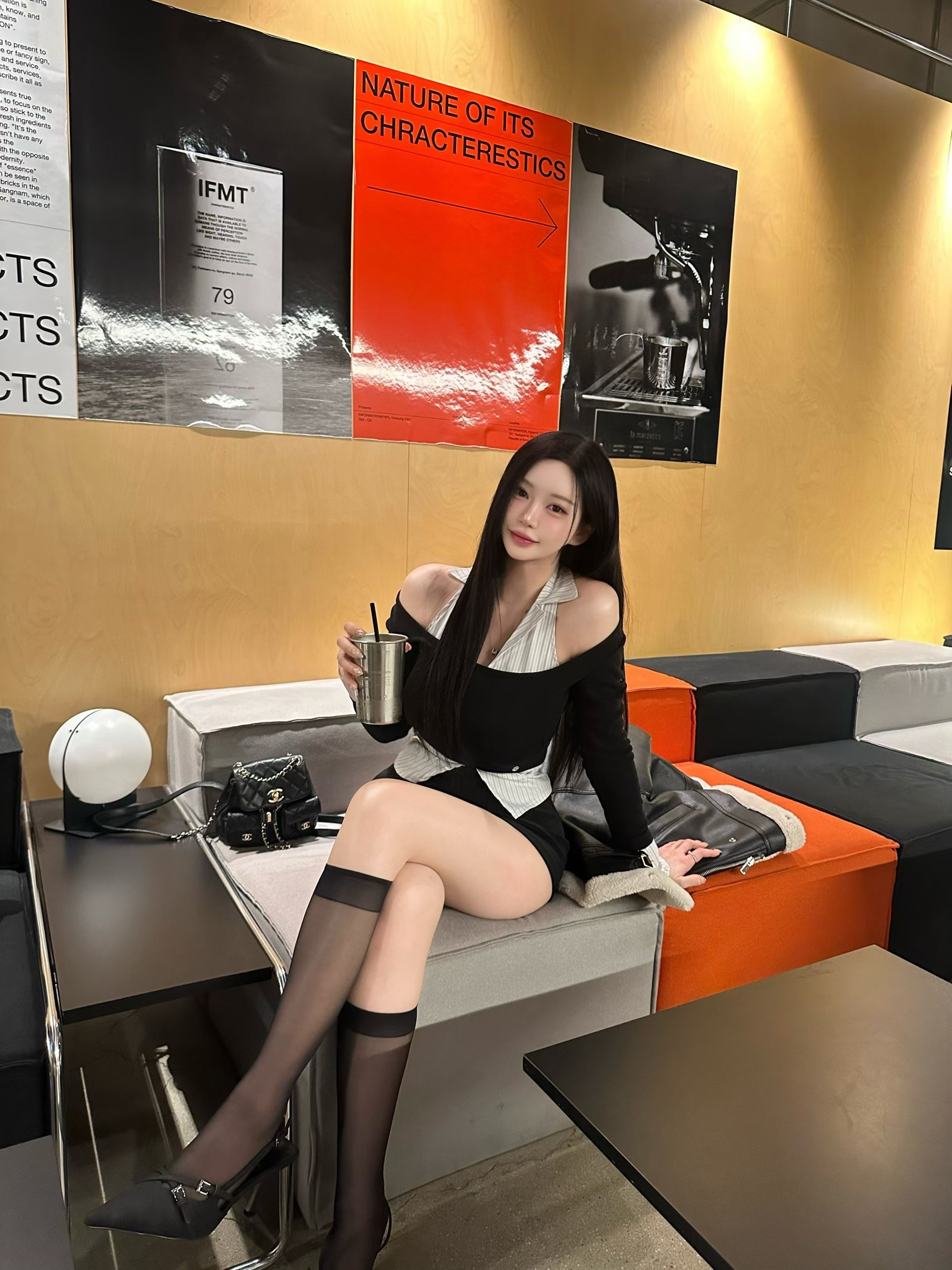 大露肩直紋女神上衣