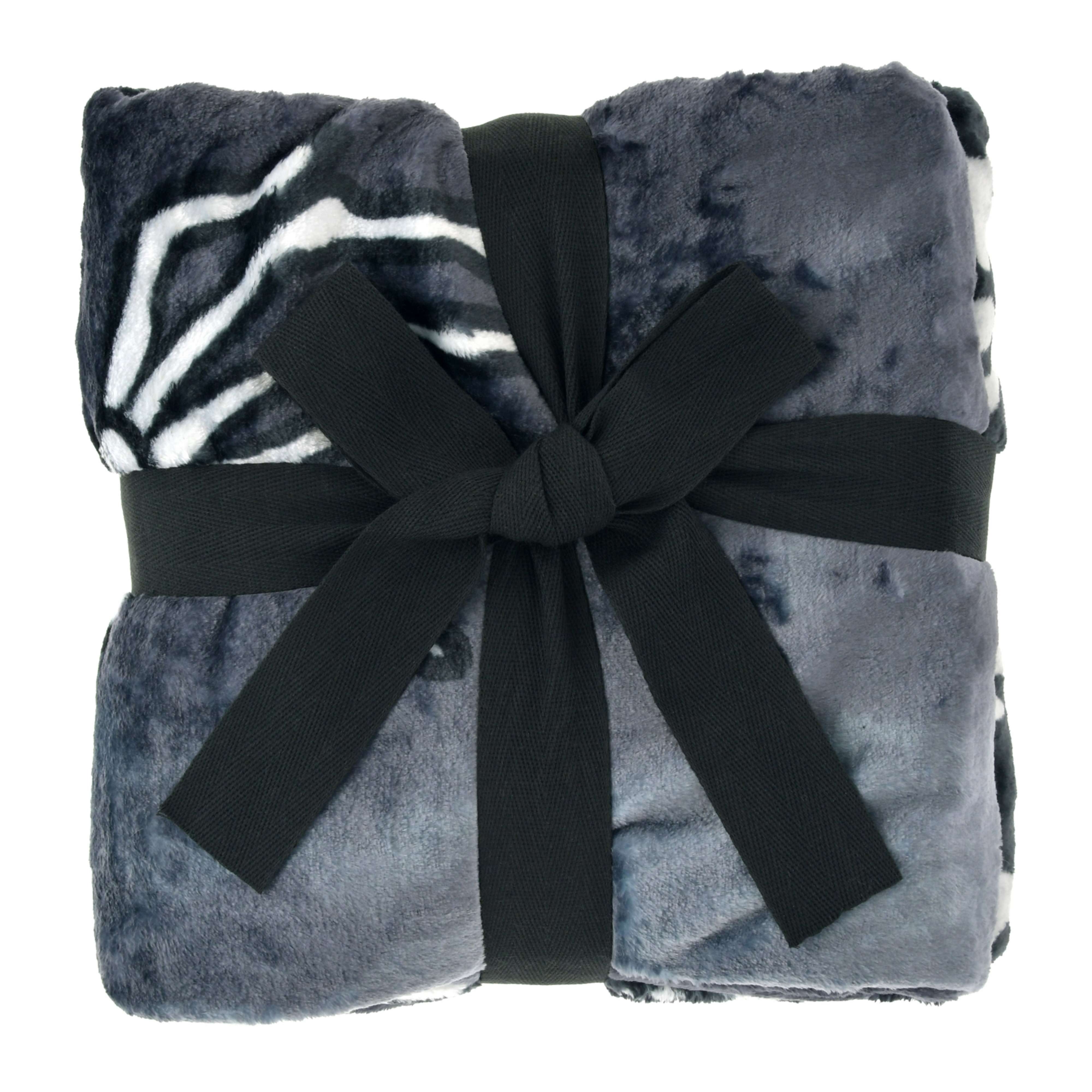 🌸 【預訂】黑白Mickey Blanket <日本限定>-The Skeleton Dance The Haunted House