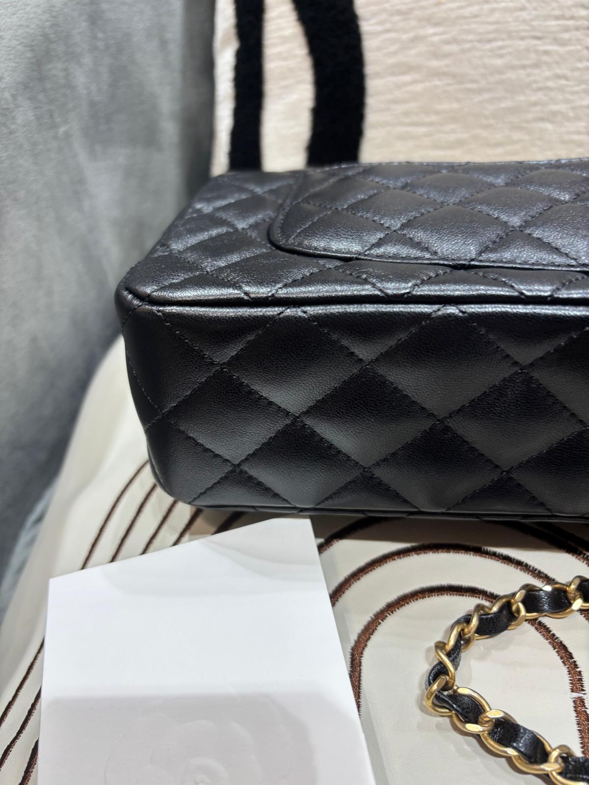 未使用品 Chanel flap bag with handle 黑色牛皮金扣留空手柄 24C，100%Authentic, 99%New unused  ✅收據✅晶片✅Dust bag✅box