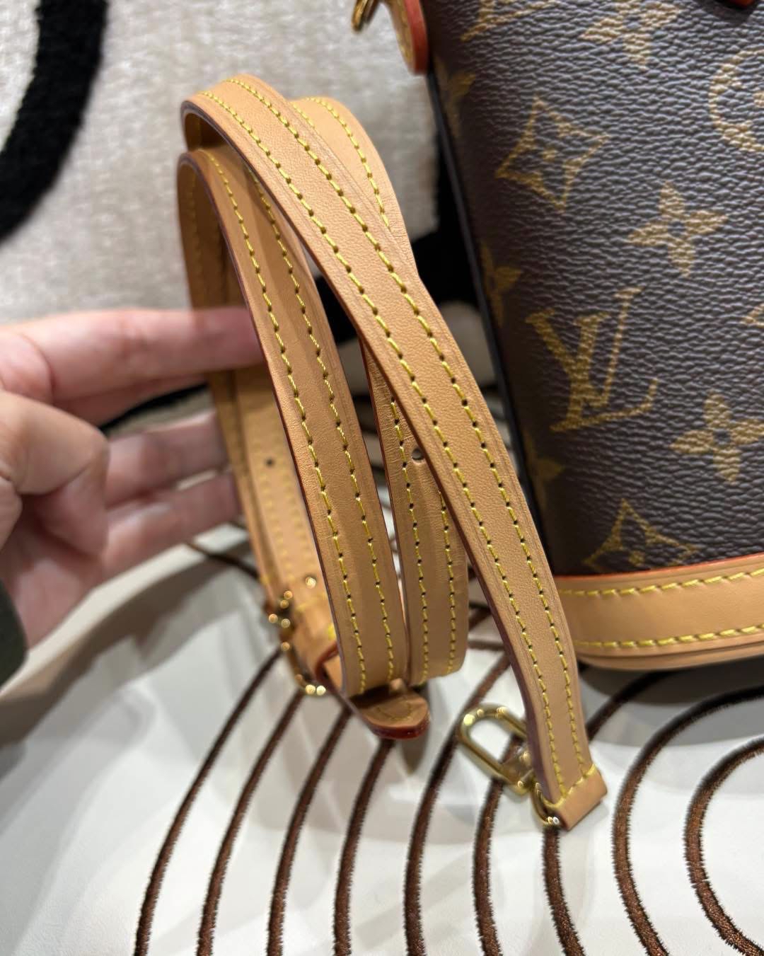 未使用品 LV Fold Me Pouch Shoulder Bag M80874 100%Authentic, Unused未使用品 ✅dust bag