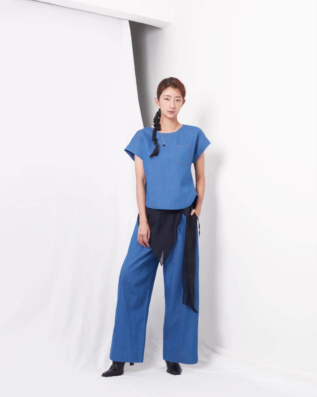 VIL-T886023 OUTSLLV  POCKET COTTON DENIM TOP