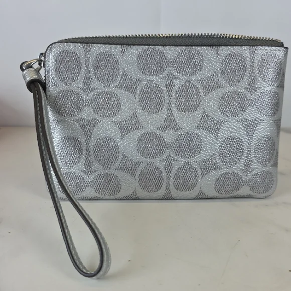 香港現貨-Coach wristlet 銀logo