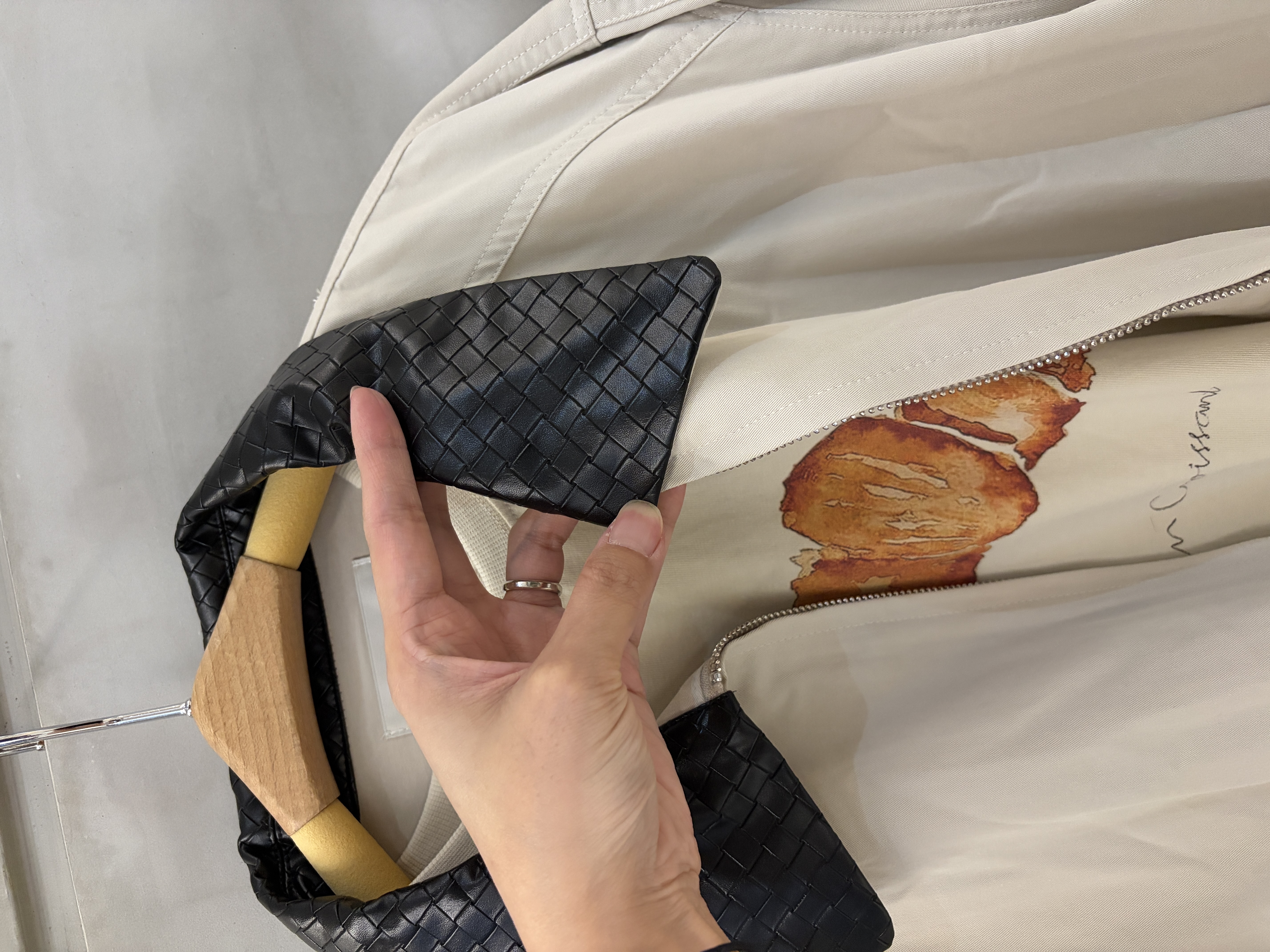 拼領拼袖淺杏色外套 