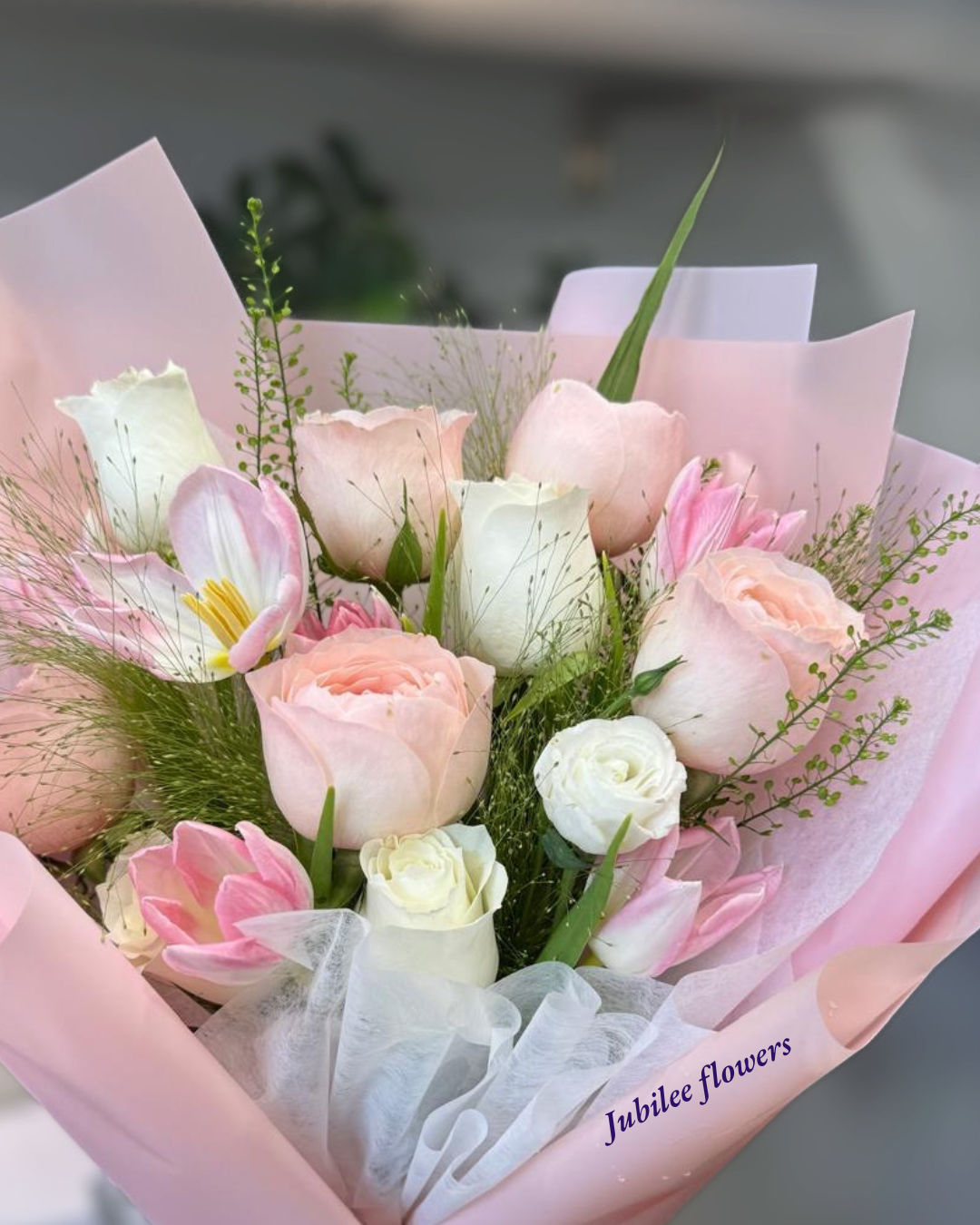 粉白玫瑰 · 粉色鬱金香花束 
