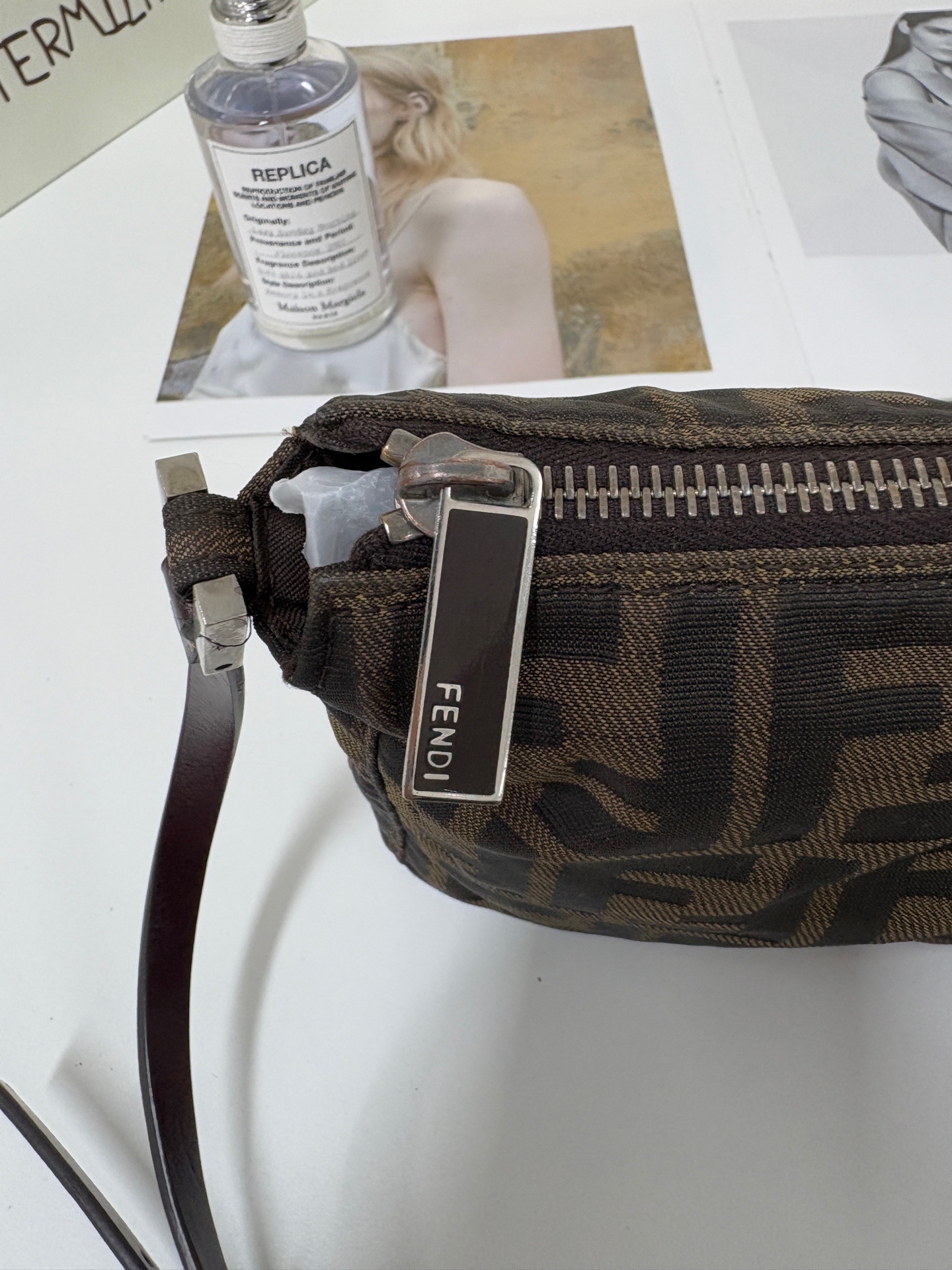 【預訂貨品】Fendi老花法棍腋下包