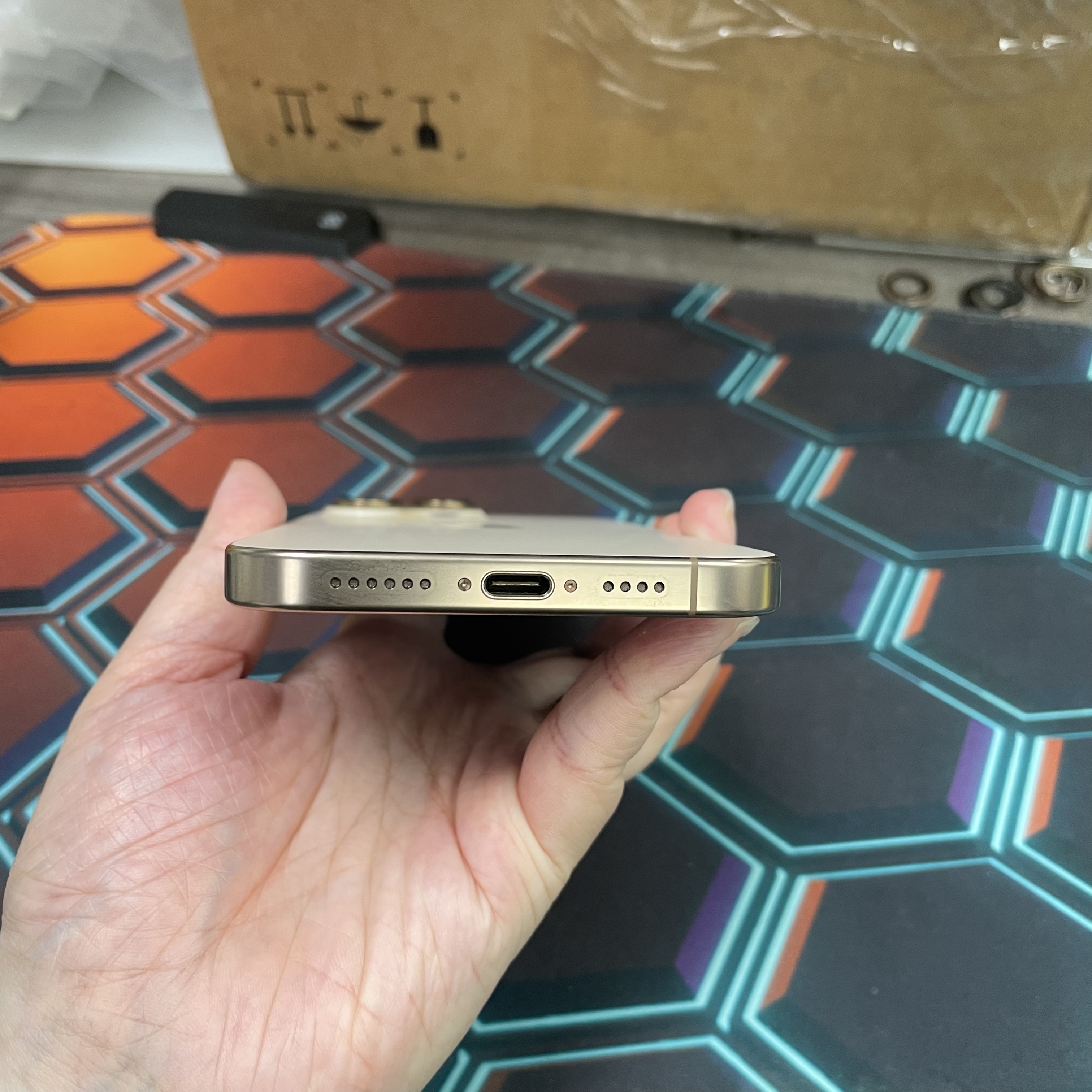 *8341 16 Pro max 完美機 256GB 電89 沙色 gold