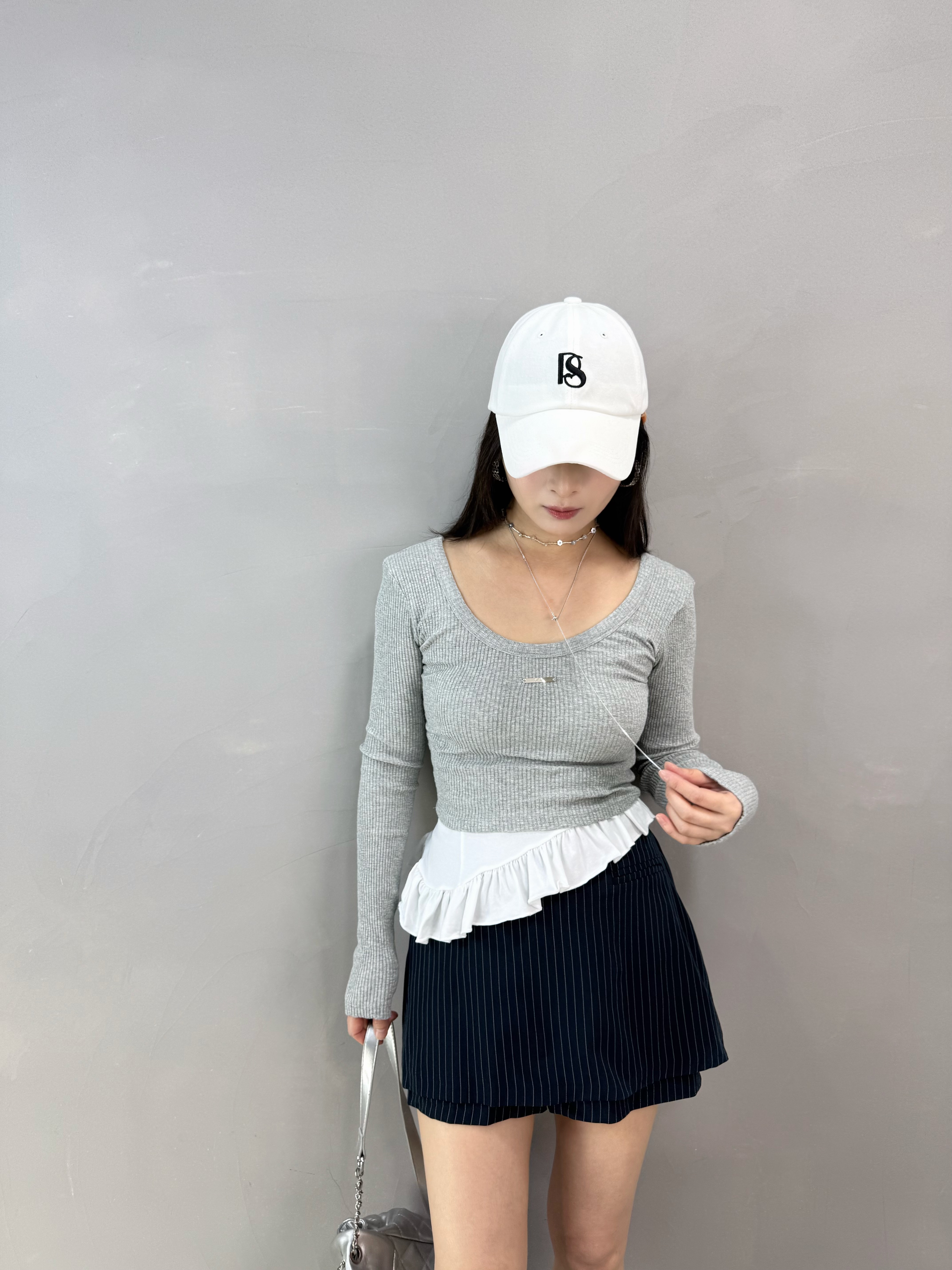 H67 銀扣U領短Tee