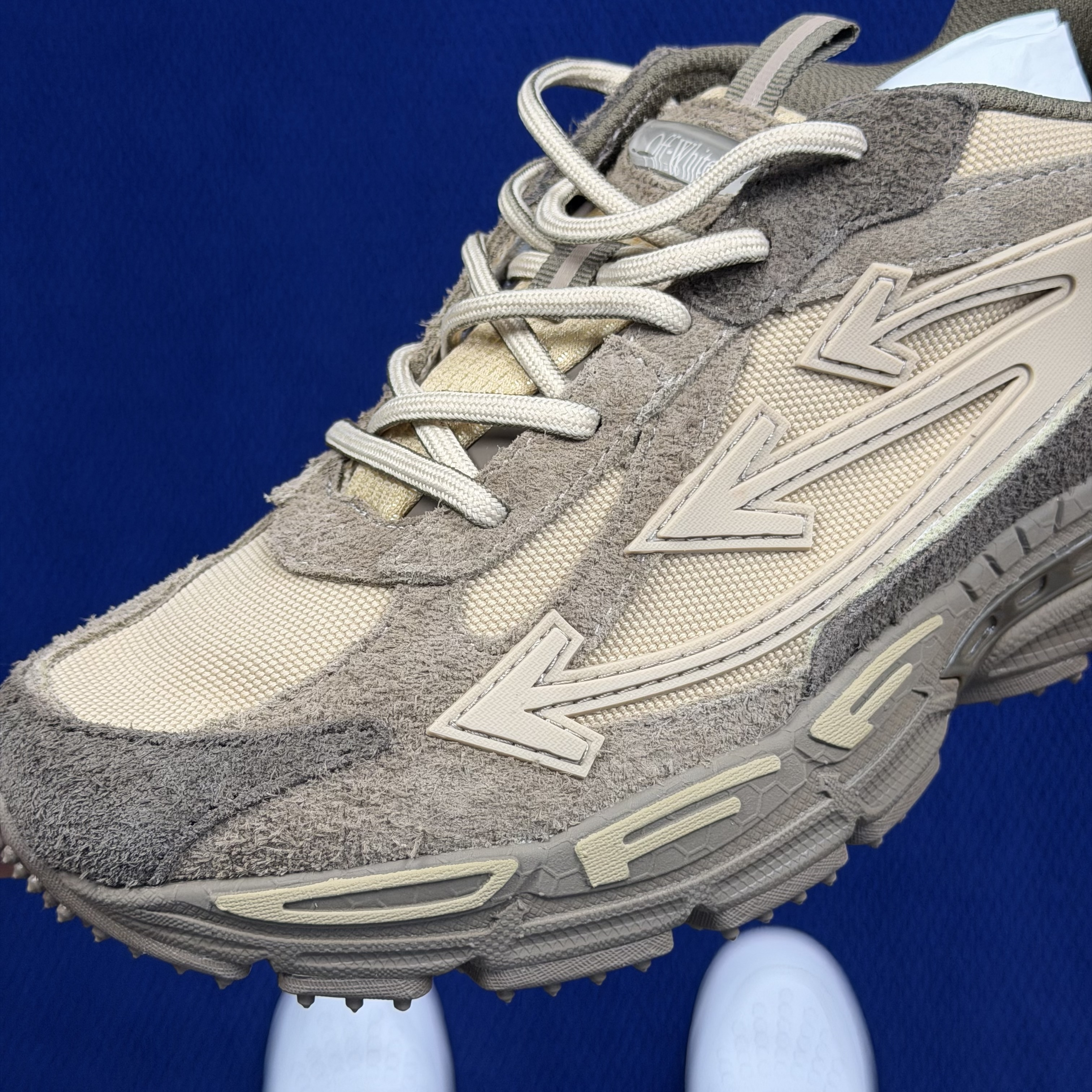 OFF-WHITE Be Right Back