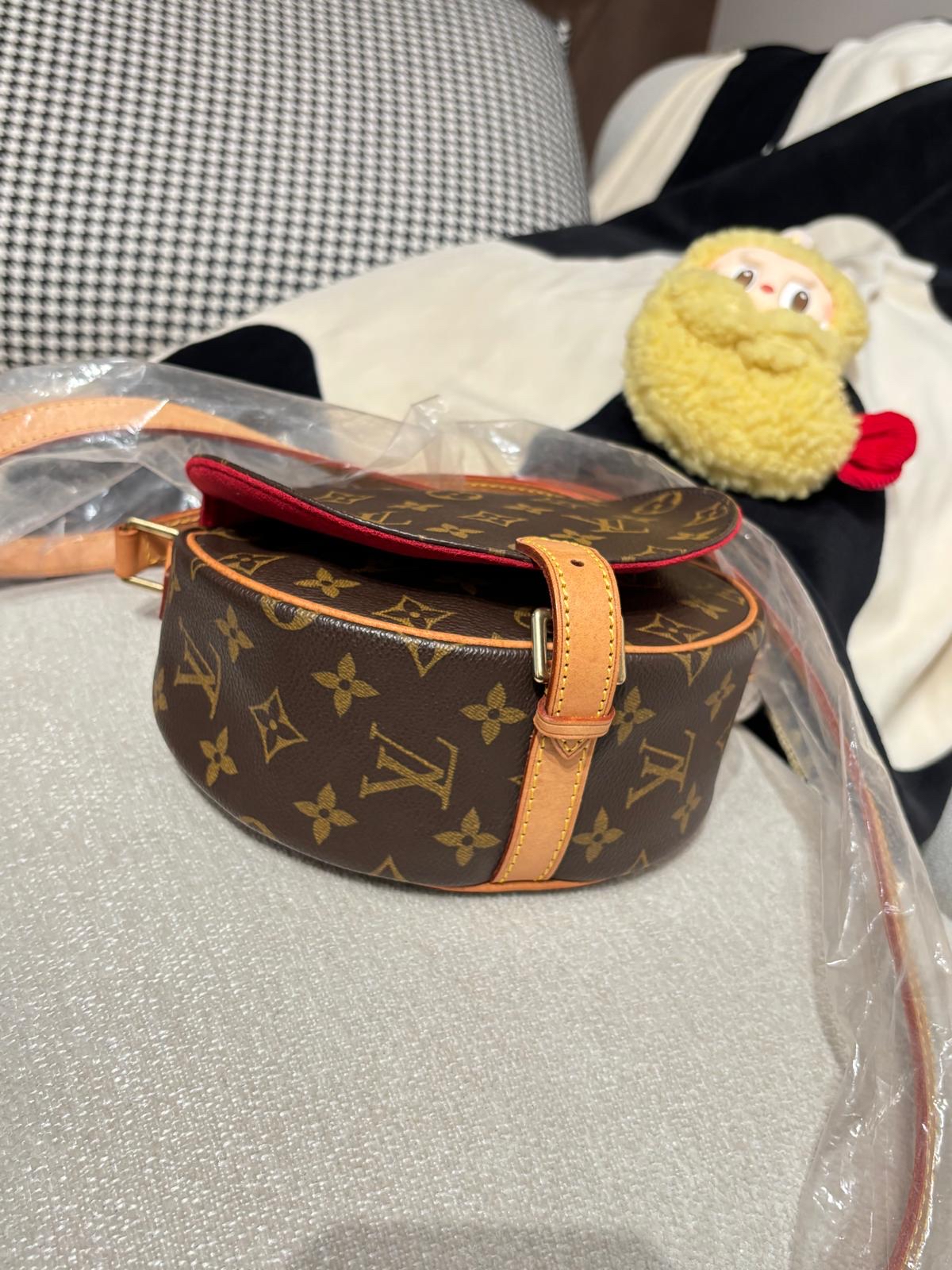 Lv tambourine crossbody bag 100%Authentic, Unused 95%new✅Dust bag