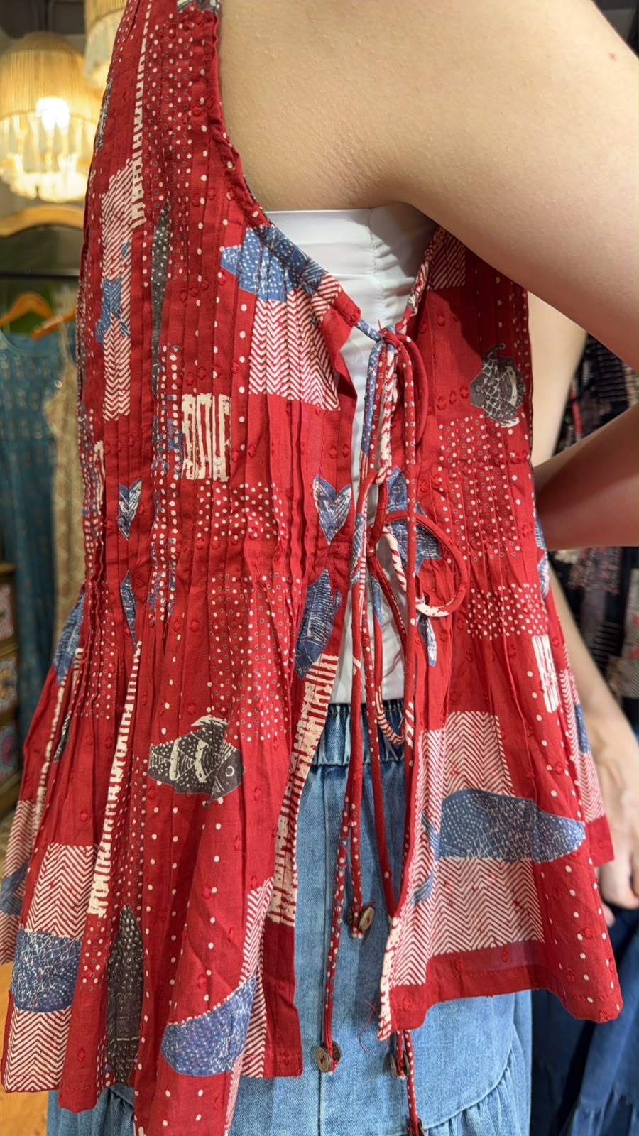 3151 Red Fish Pleated Top