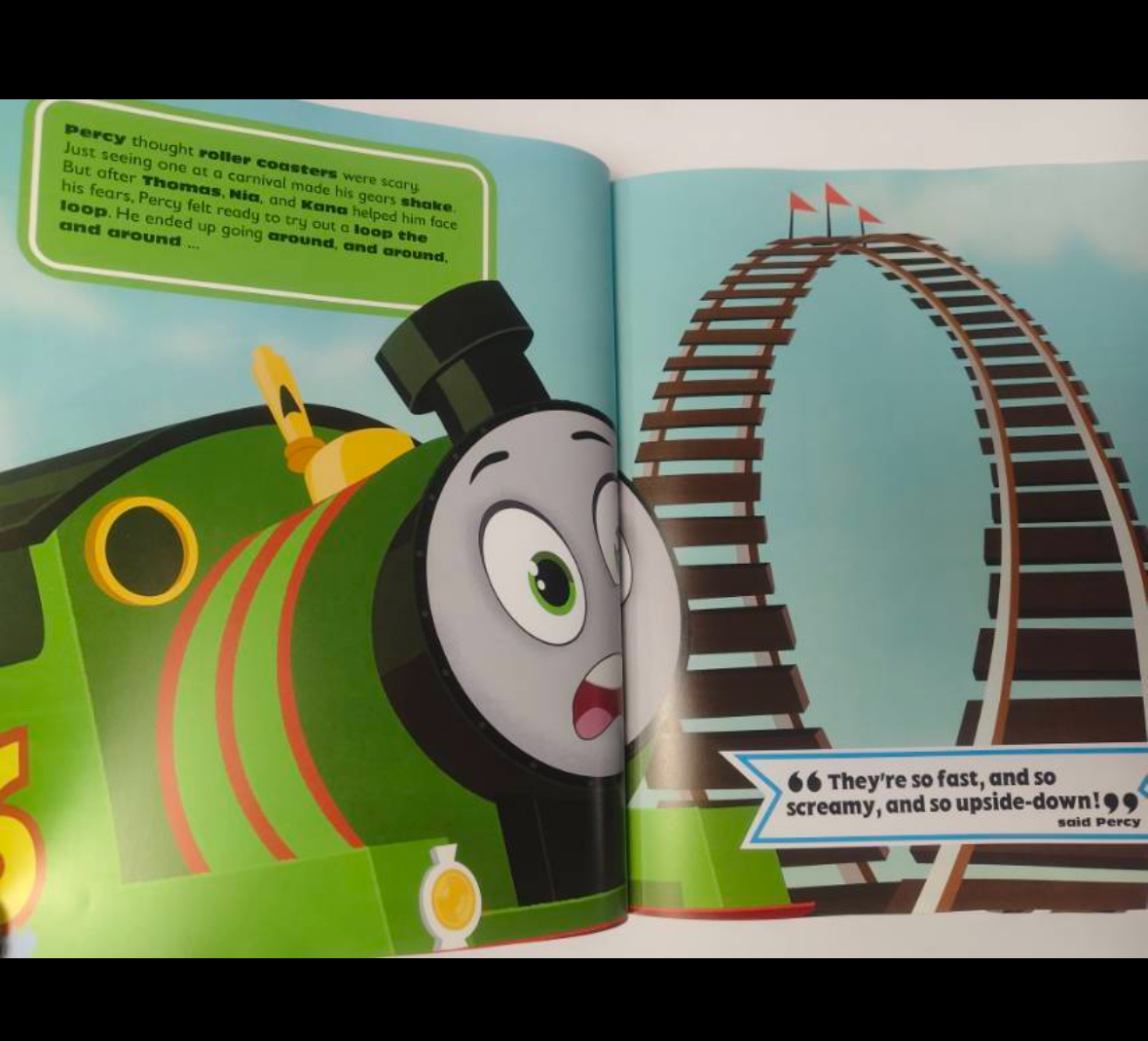 💥托馬斯小火車迷必入！《Thomas & Friends: Meet the Engines》深度揭秘。正版！  🌚🌚從主角托馬斯，到個性鮮明的培西、高登、詹姆士等，所有你能想到的小火車角色都在裡面啦。  🌚🌚每個角色都有詳細的介紹，包括它們的外觀特點、獨特性格，還有在多多島上發生的有趣故事。  精裝尺寸:28*22釐米   頁數:92頁