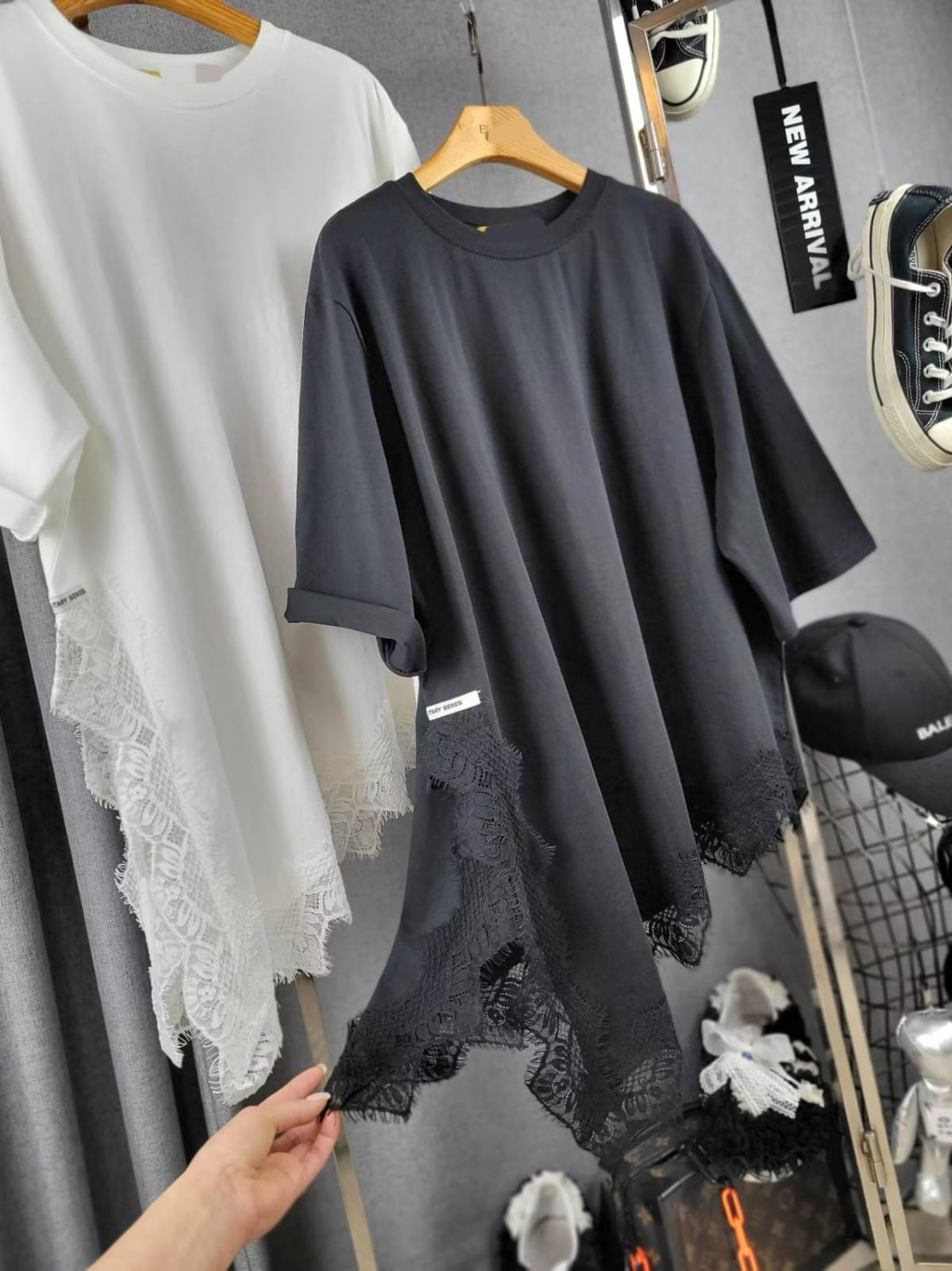 🎀【不規則美學】蕾絲下擺拼色短袖 Tee