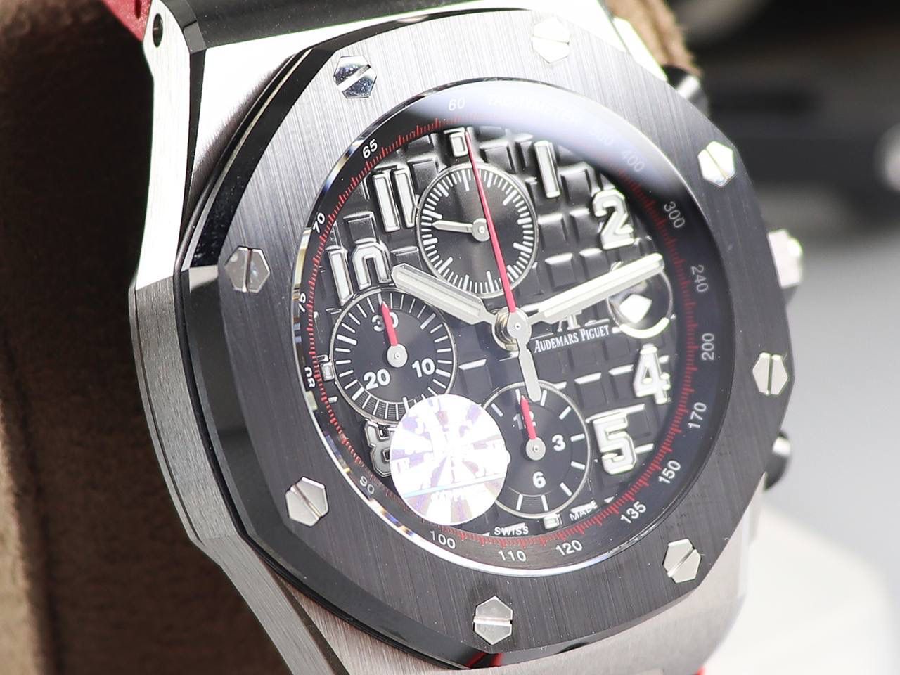 A P26470黑骑士钢壳陶瓷圈新品.直径42毫米！陶瓷把头陶瓷按的，搭载订制版12H计时3126机芯，特制的顶级黑红橡胶带。最强版26470系列🔥💯