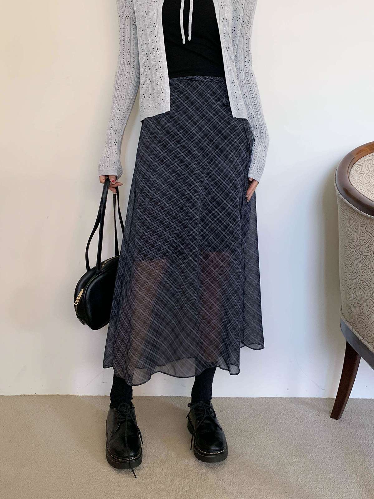 ♡ 斜 格 半 透 長 裙 。