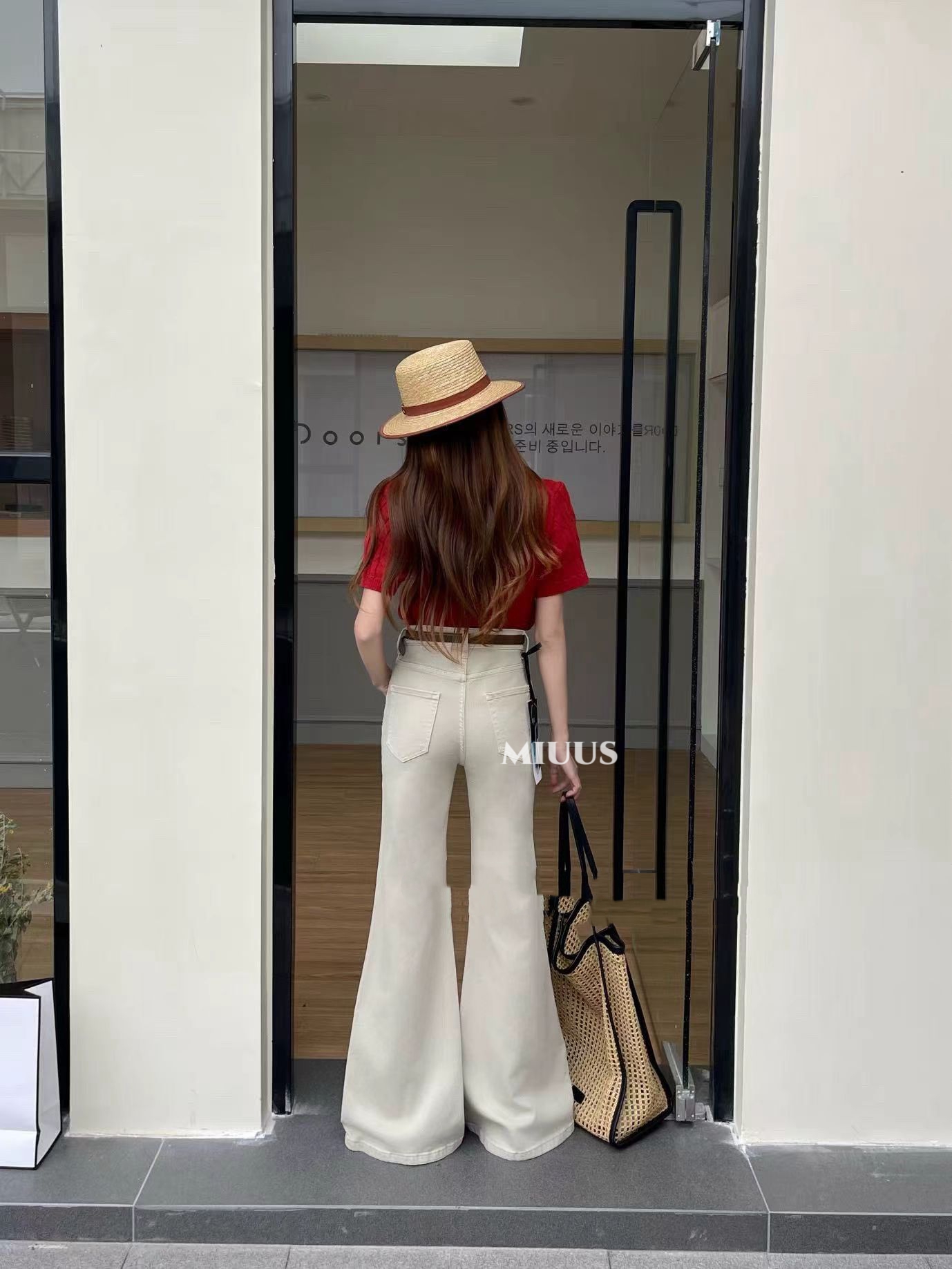 4553 浅卡其牛仔微喇裤