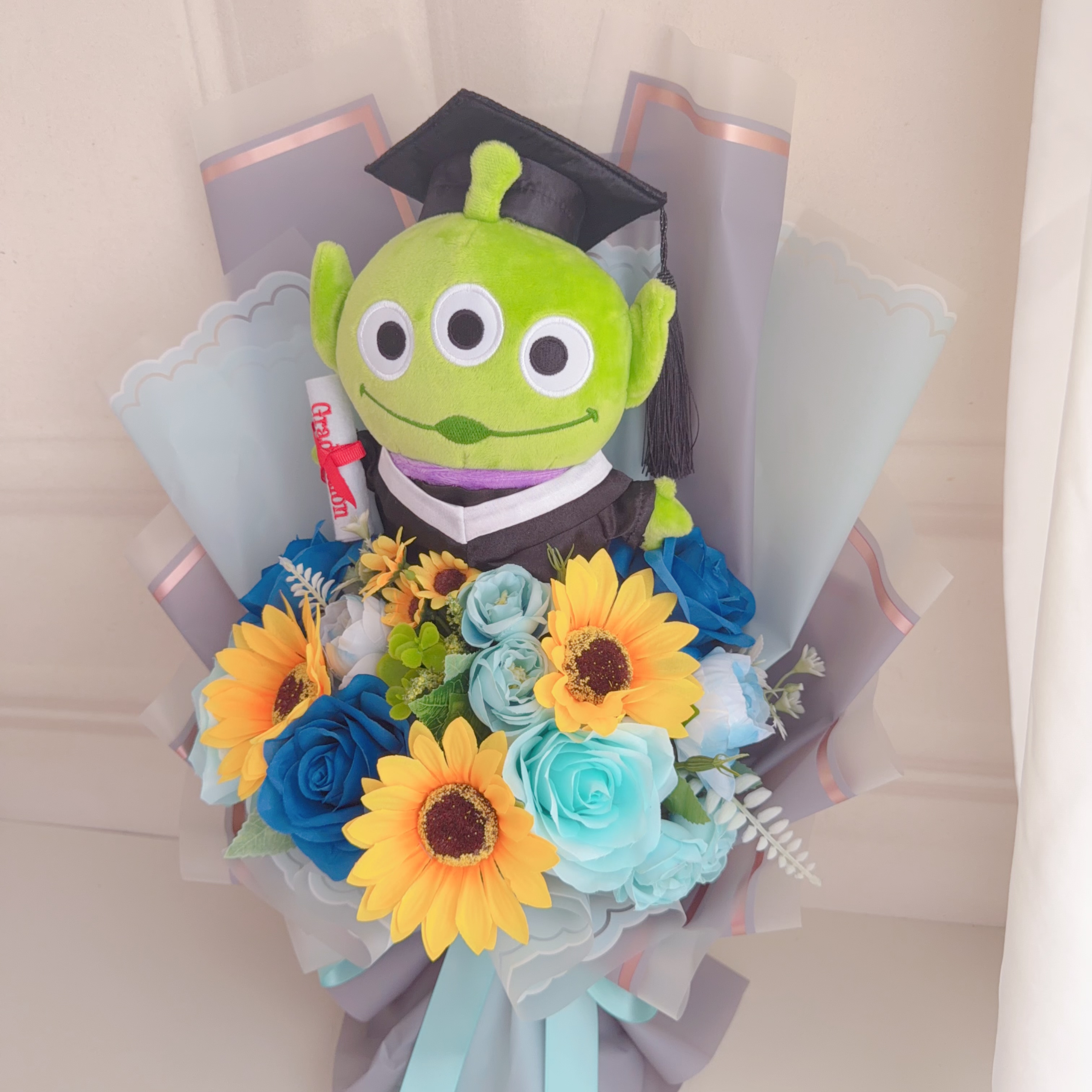 (現貨)三眼仔畢業公仔花