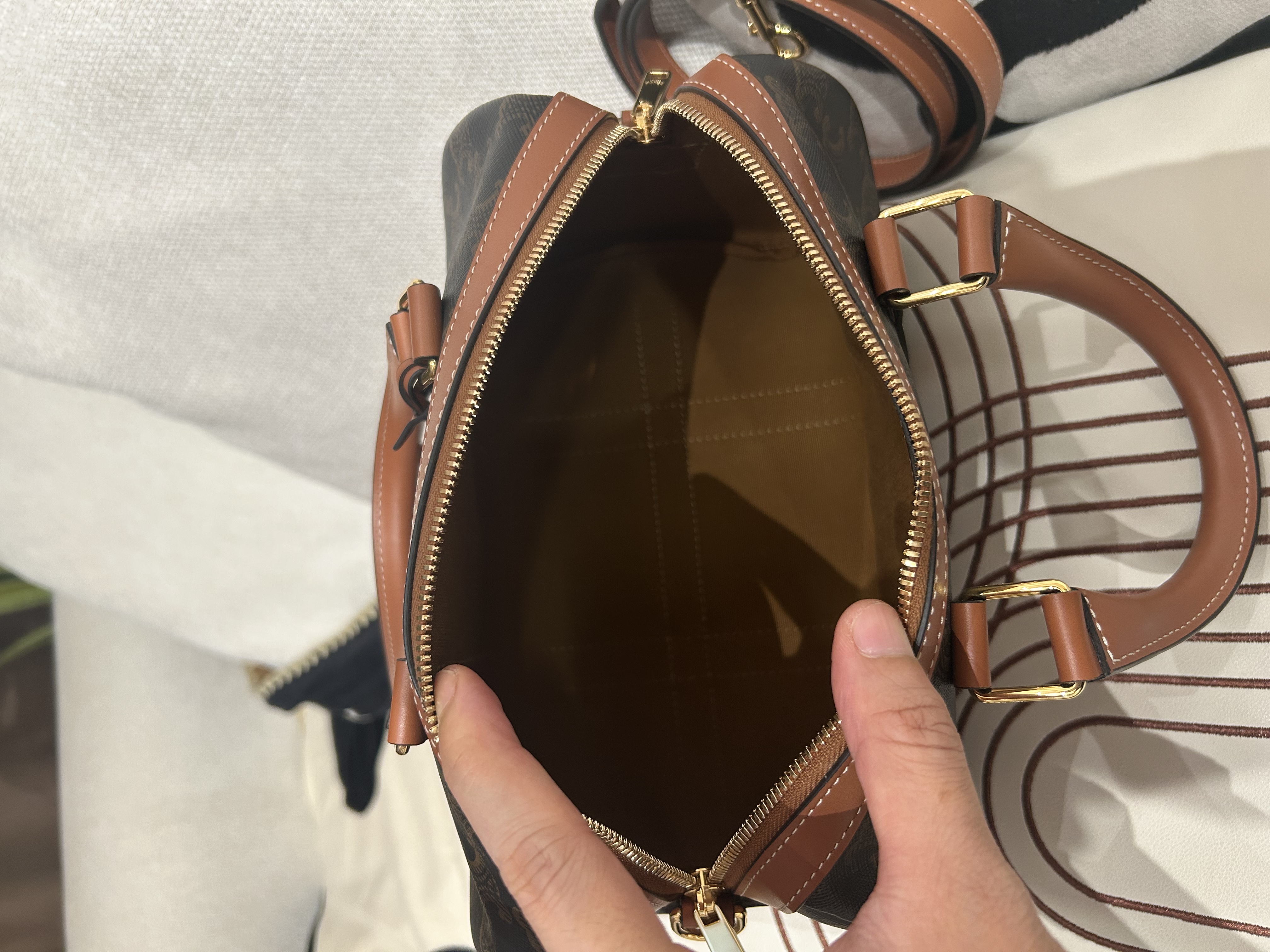 未使用品 Celine Boston Medium 2Way Bag 100%Authentic, Unused未使用品 ✅Key Lock✅Tag✅Dust bag