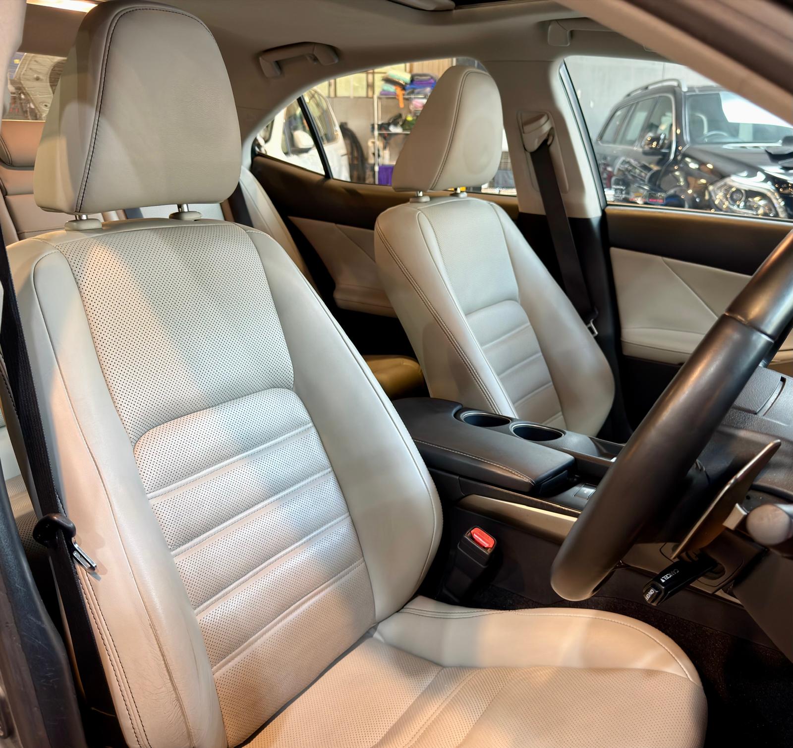 Lexus IS300H Hybrid 2013