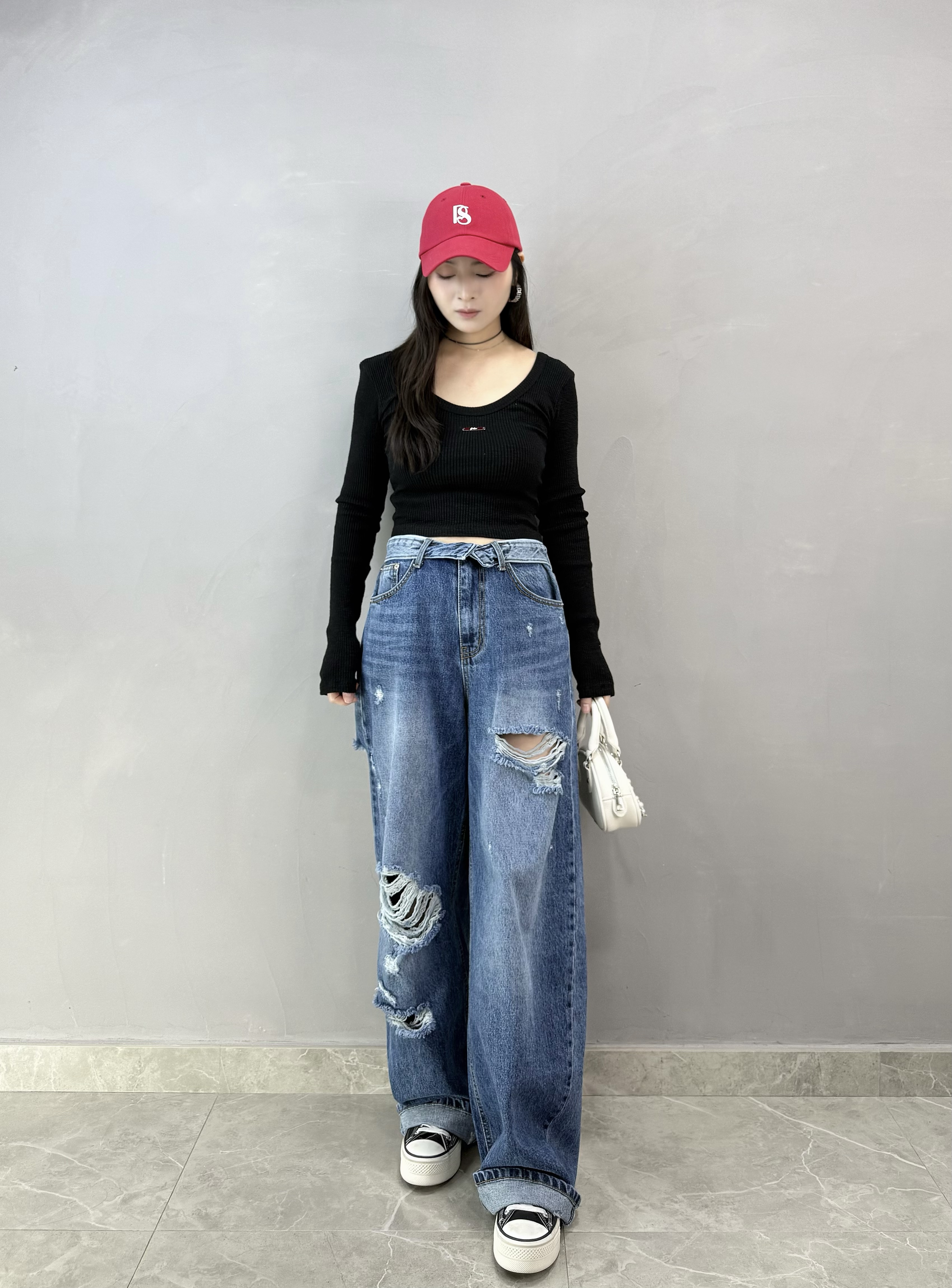 H67 銀扣U領短Tee