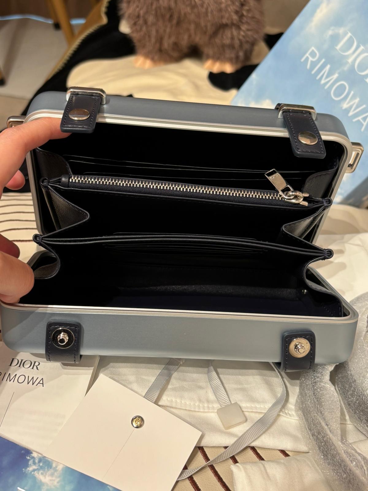 未使用品 DIOR X RIMOWA PERSONAL CLUTCH ON STRAP 100%Authentic ,Unused 未使用品 ✅dust bag✅CARD✅strap✅盒 UNUSED