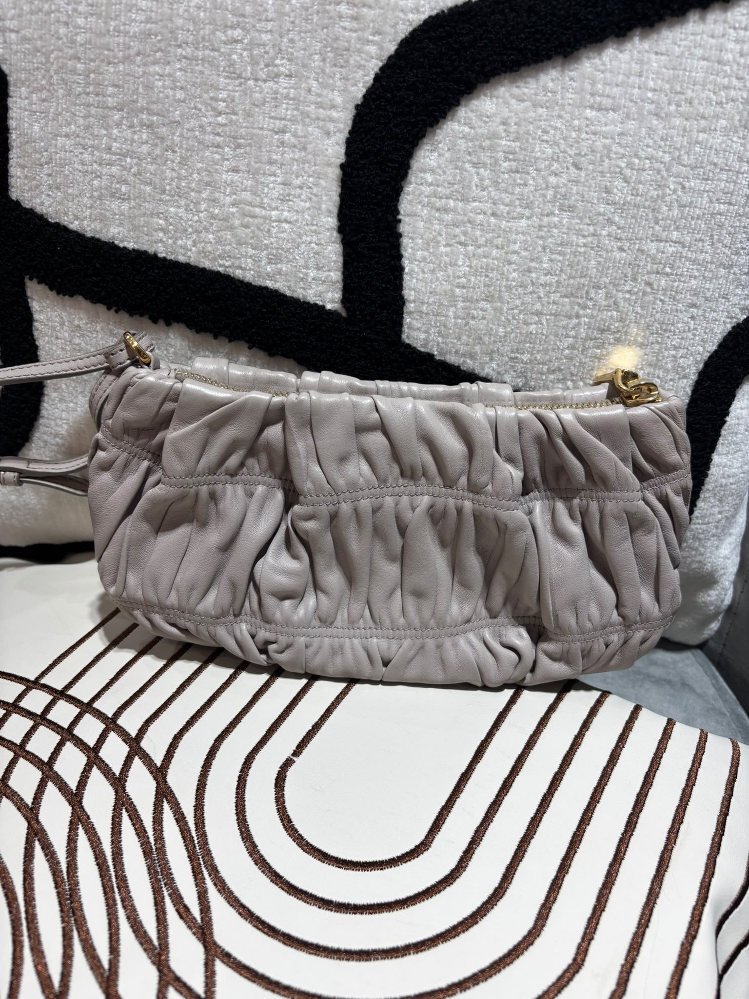 Prada pouch grey灰色clutch bag 100%Authentic ,95%new