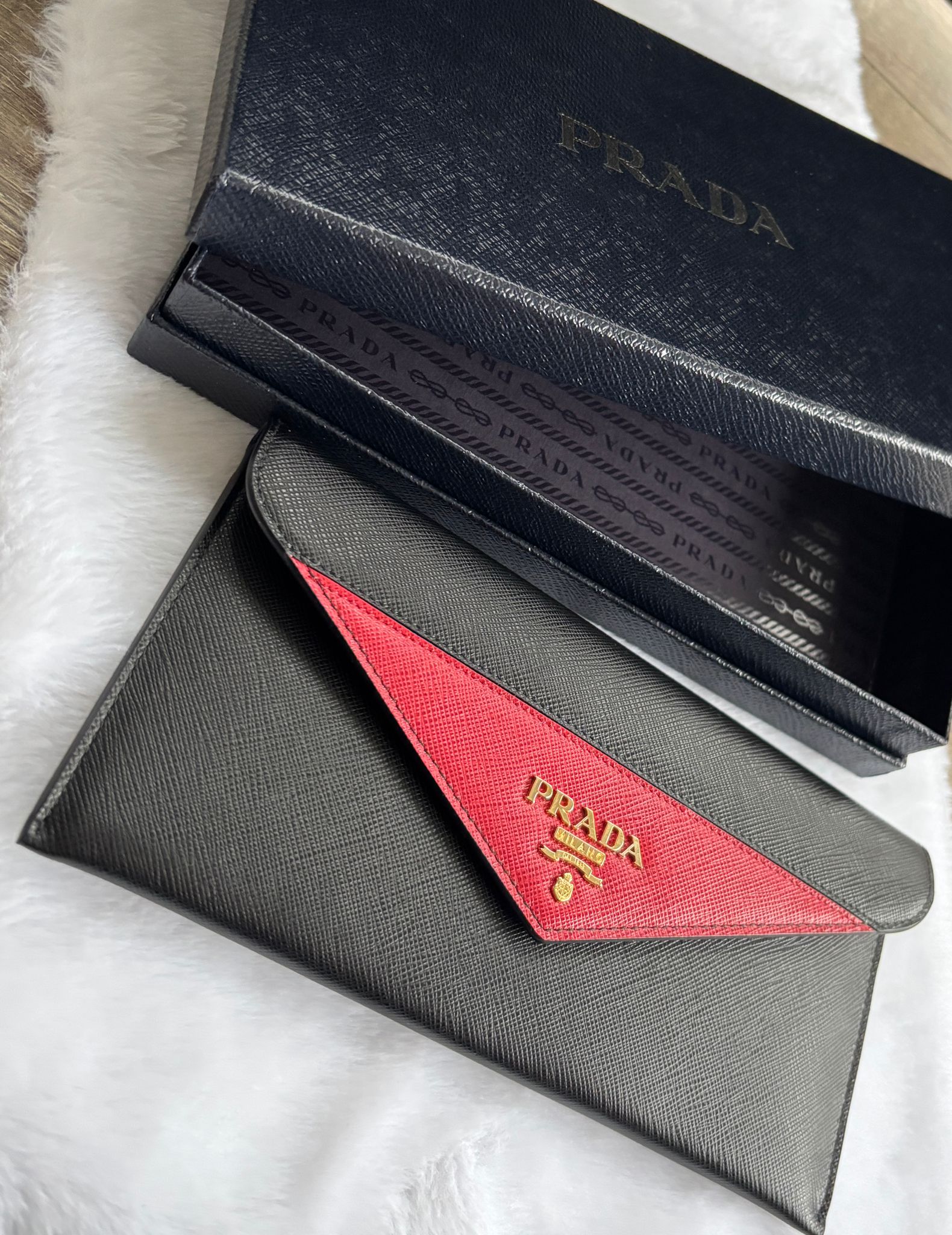 現貨 Prada 拼色信封長銀包