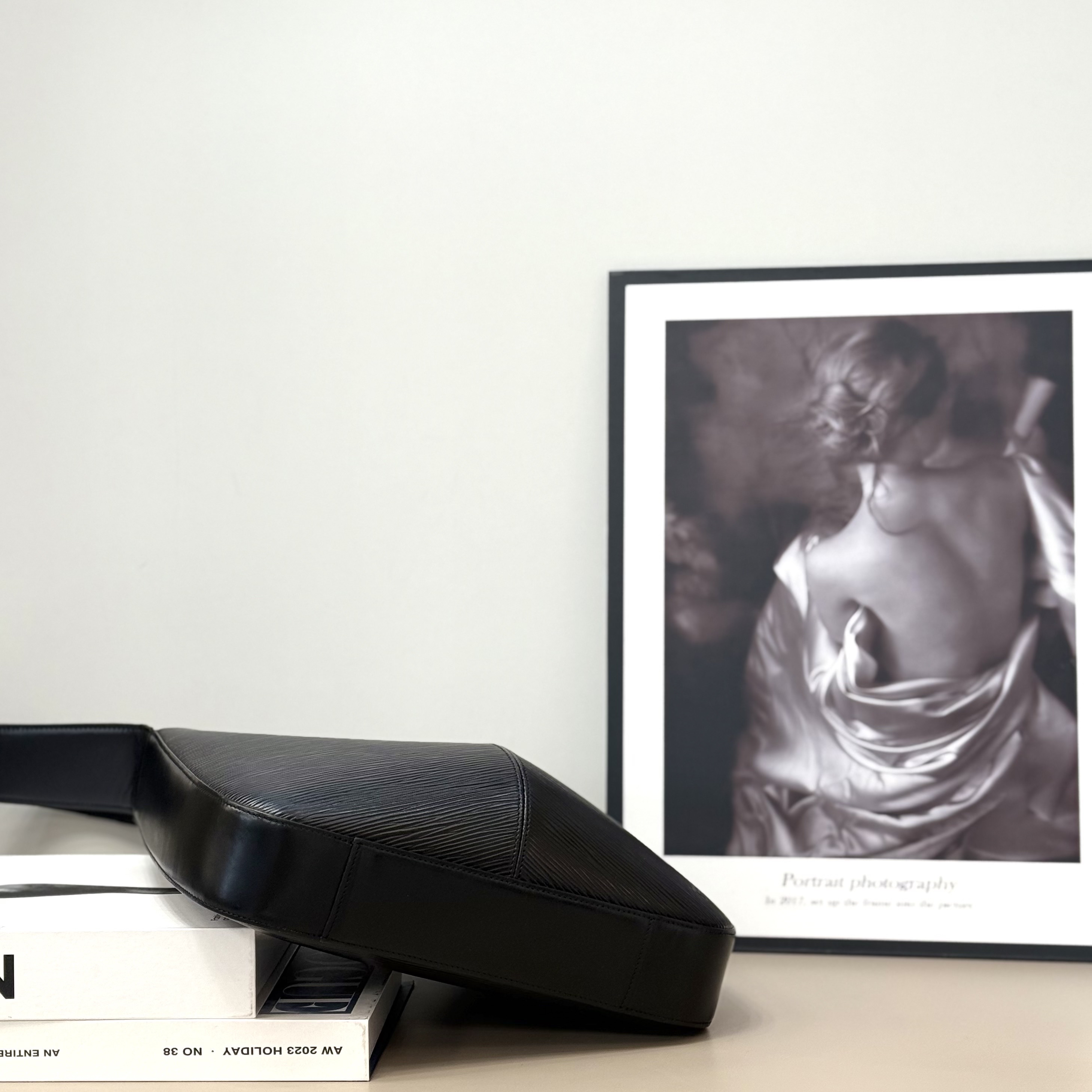 【預訂貨品】LV黑色EPI水波紋貝殼包 