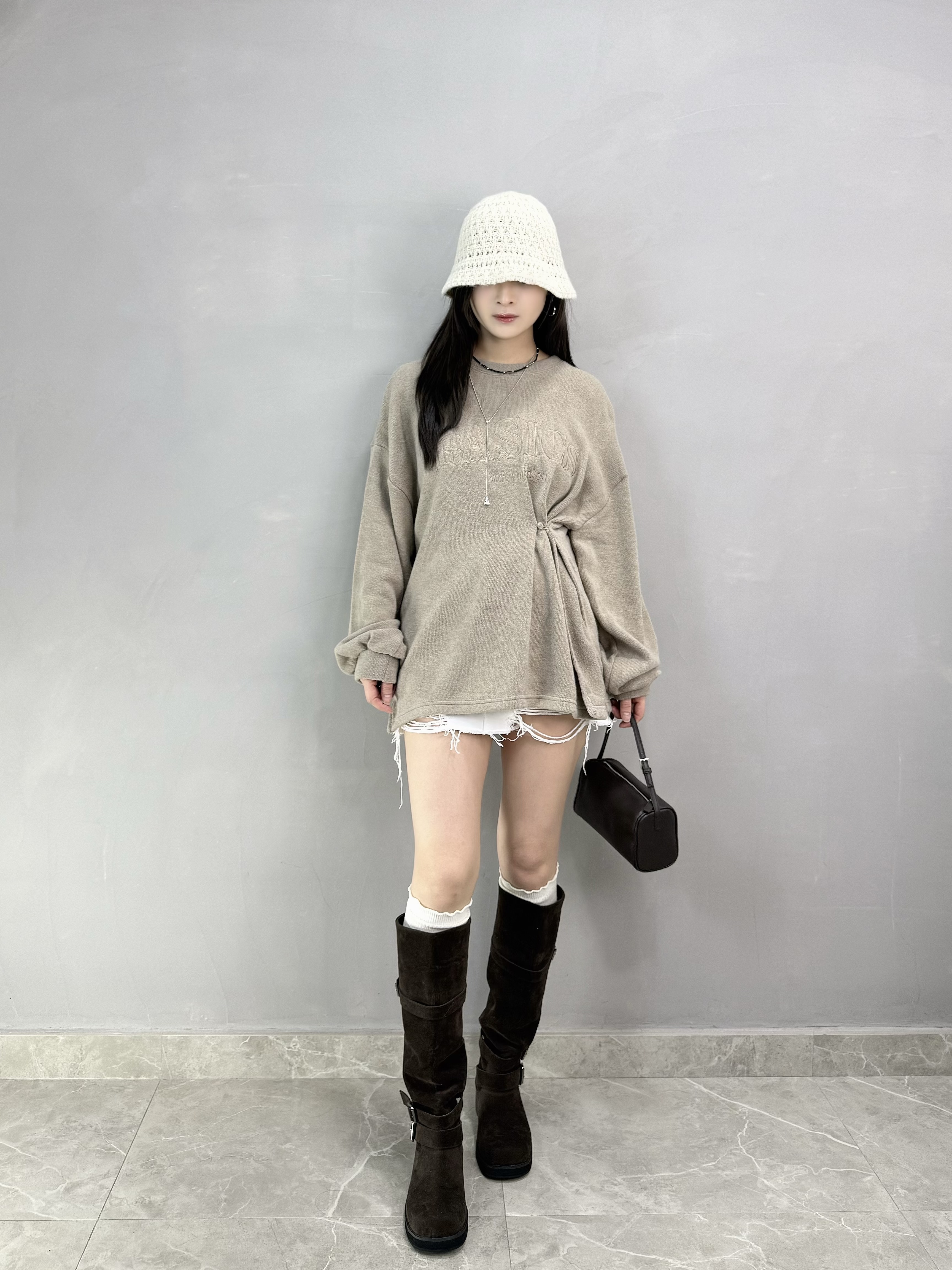 G83 側扣開叉刺繡Top