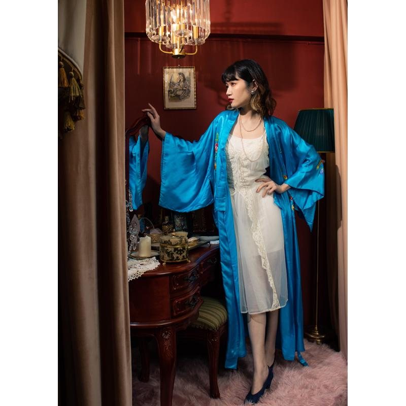 Vintage c.a. 1990s Made in China Hand-Embroidered Silk Bathrobe NEW OLD STOCK- Dragon/Sky Blue