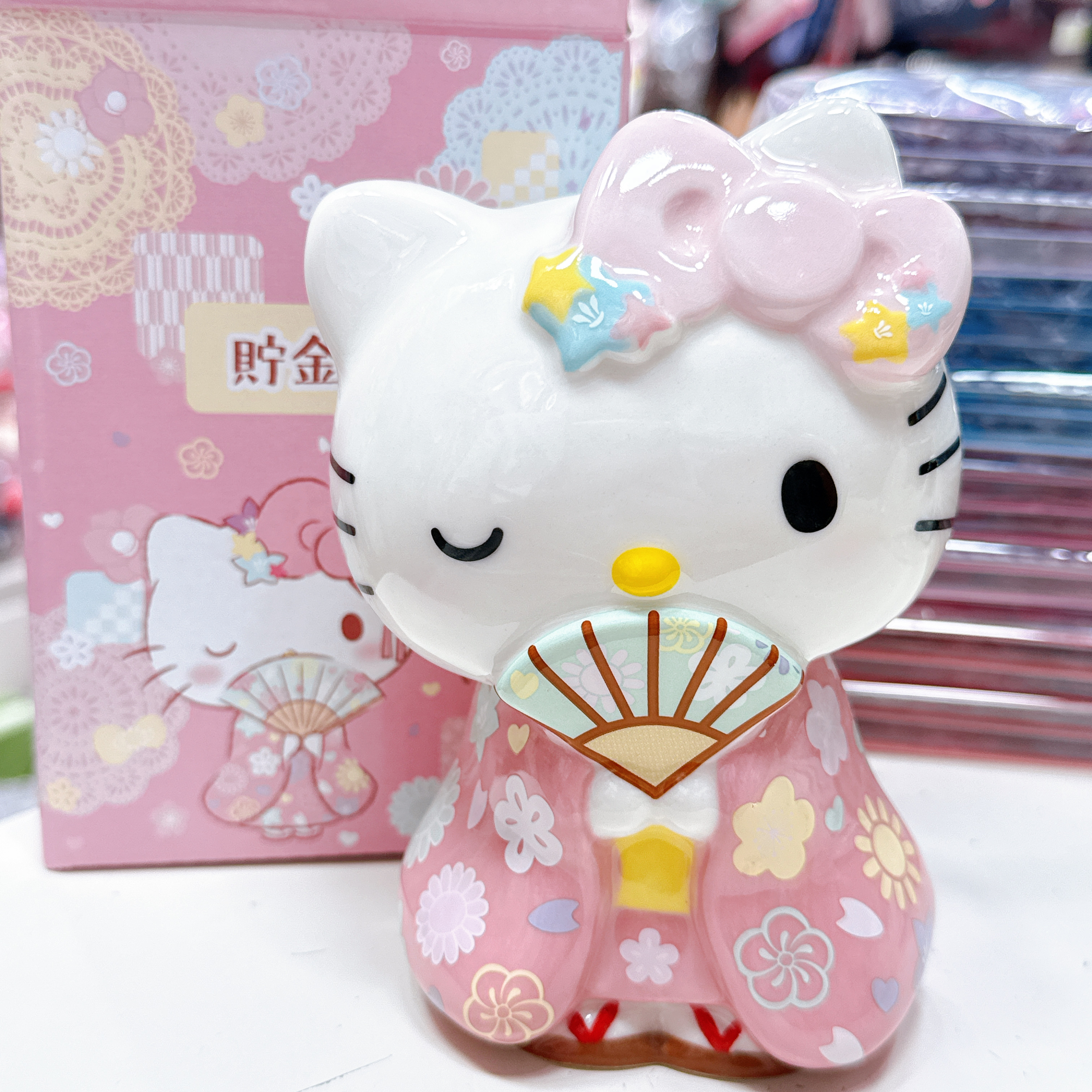 日本版Hello Kitty和服造型陶瓷錢罌