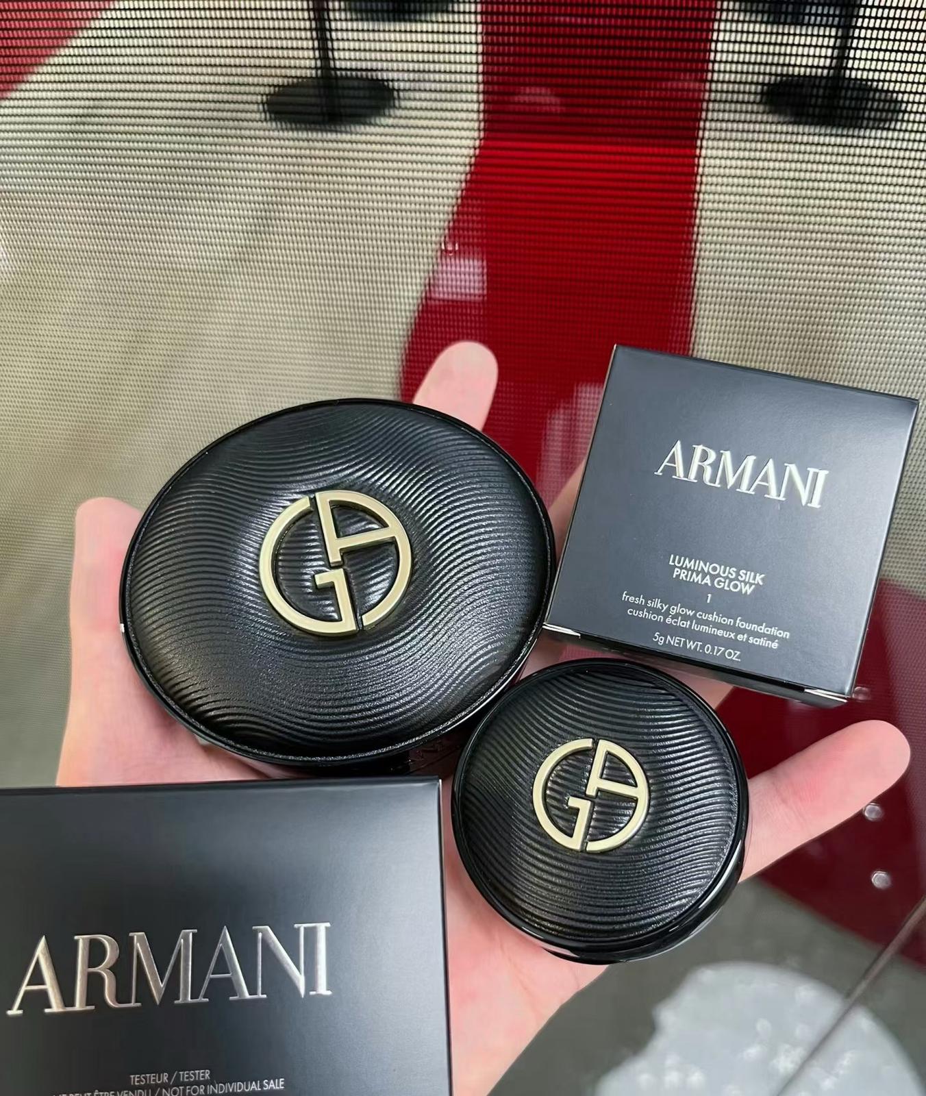 【意大利 Giorgio Armani (阿瑪尼) 皇牌黑絲絨奢華氣墊粉底液 (1號色 5g 奢華帶粉撲精緻小樣版)】