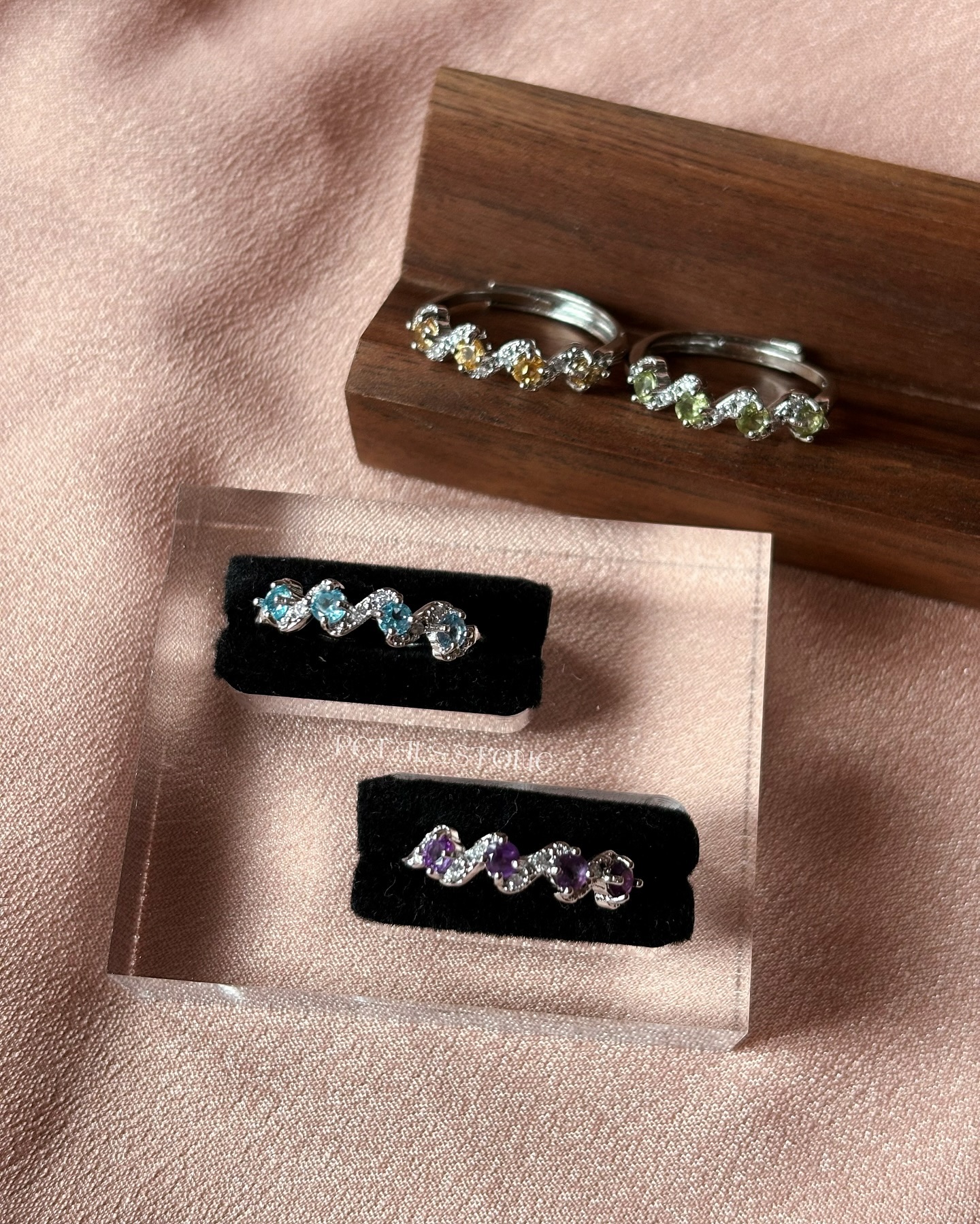 ✳︎𝕃𝕚𝕥𝕥𝕝𝕖 𝕨𝕒𝕧𝕖 ℝ𝕚𝕟𝕘𝕤✳︎