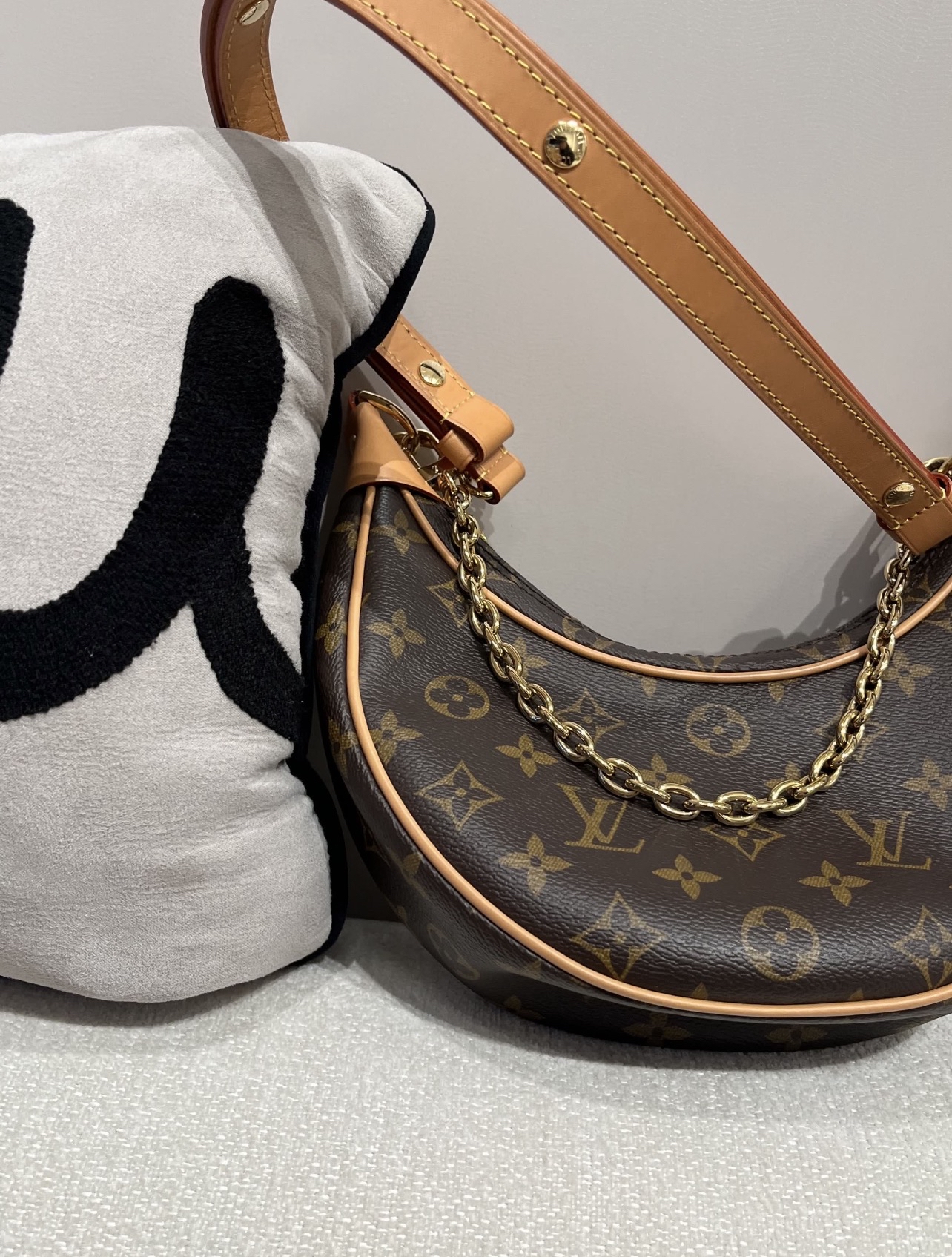 Lv loop hobo monogram M81098 ,100%Authentic, 98%new ✅Dust bag✅Box